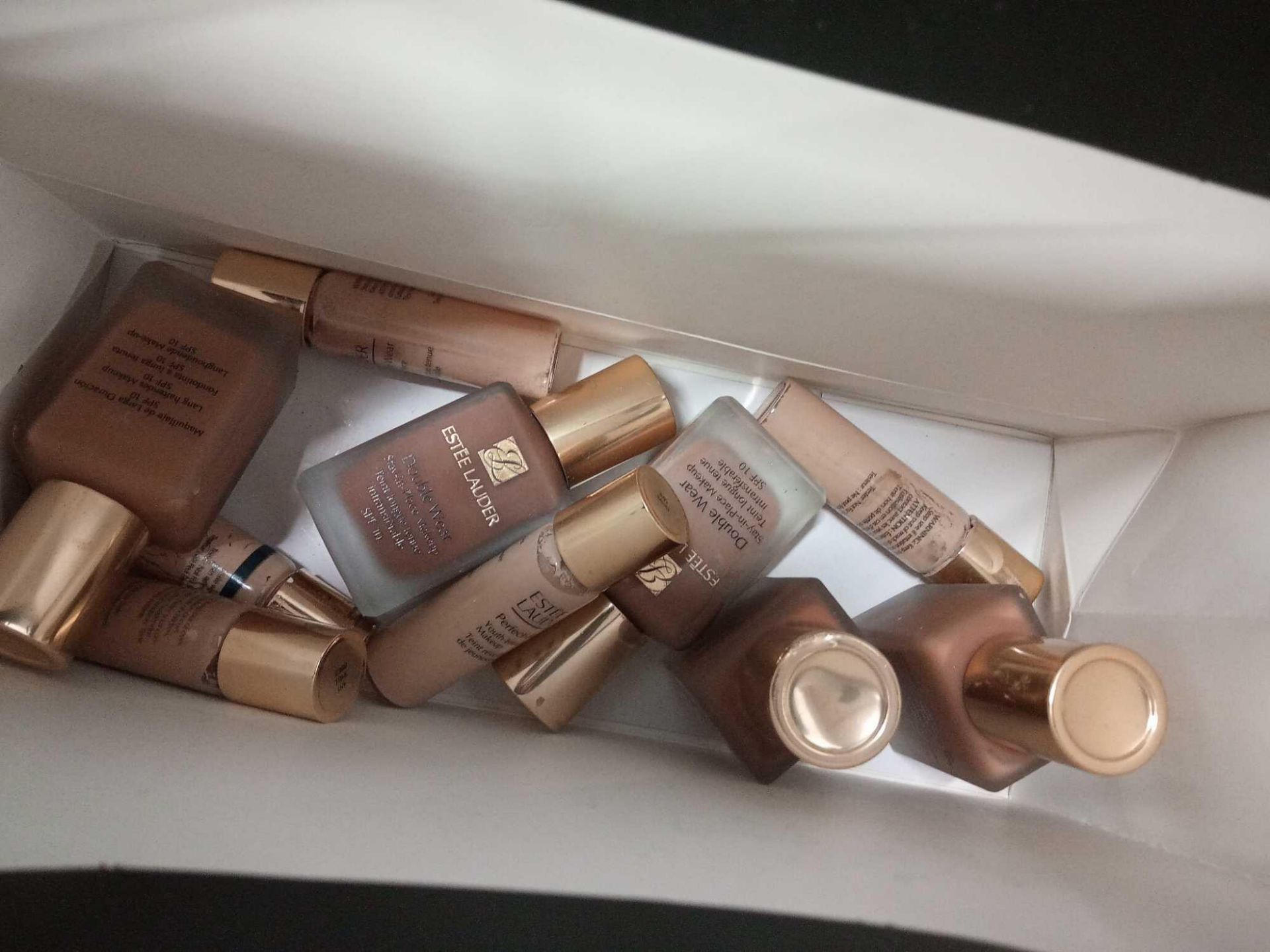 RRP £120 Kat Von D Gift Bag To Contain 10 Unboxed Estee Lauder Foundation Testers Ex Display