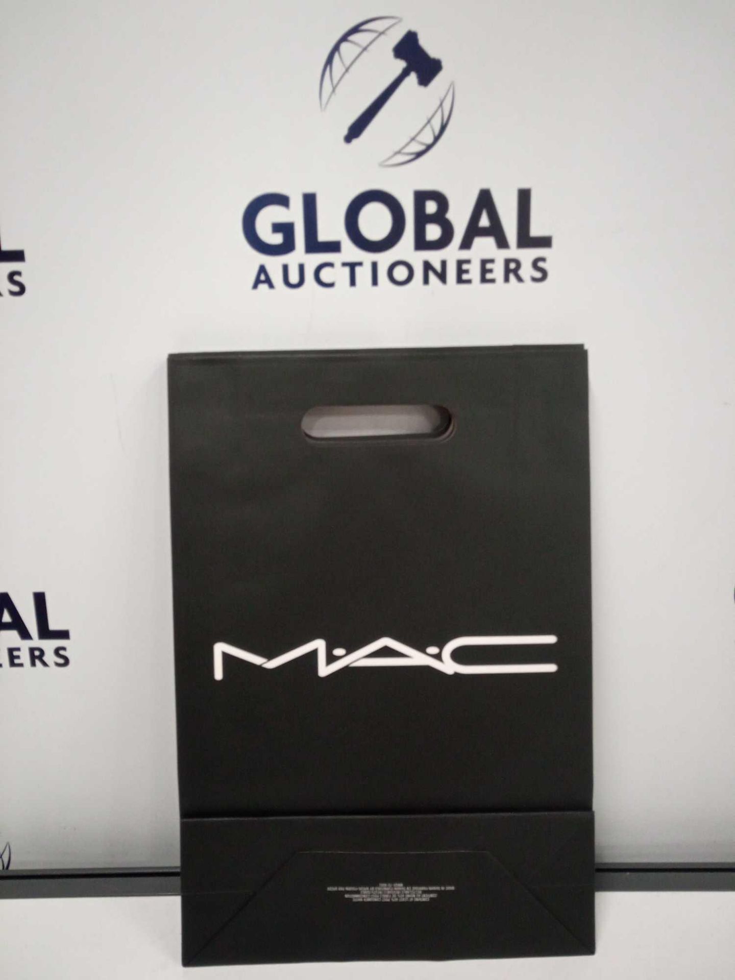 RRP £200 Lot To Contain 175 Brand New M.A.C Handle Gift Bags - Image 2 of 3