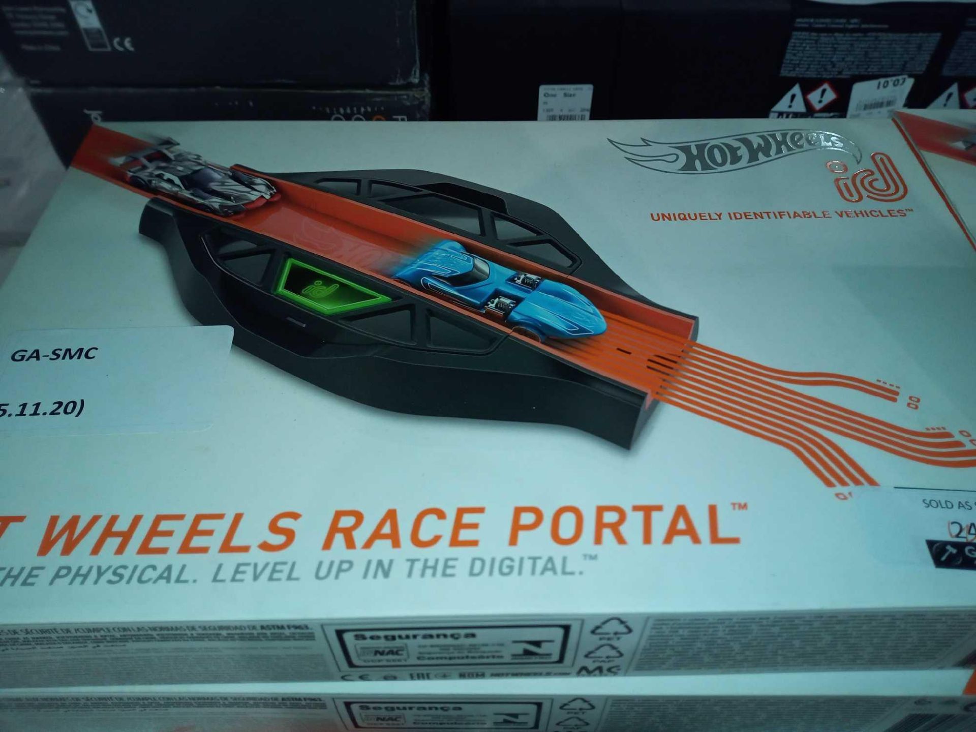 RRP £100 Lot To Contain Two Boxed Hot Wheels Id Race Portals