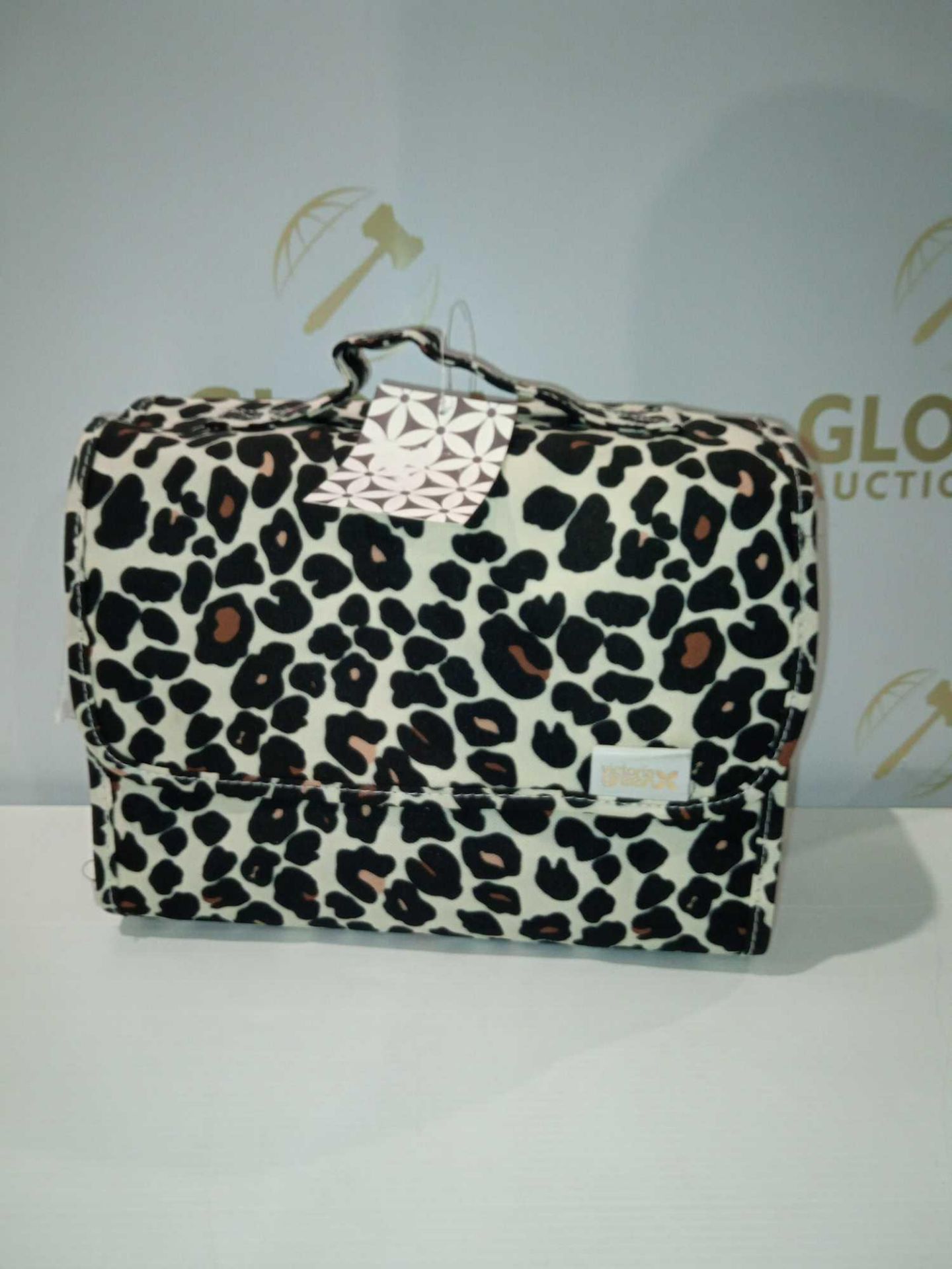 RRP £140 Lot To Contain 4 Victoria Green Wash And Security Bags To Include Two Leopard Print Wash Ba