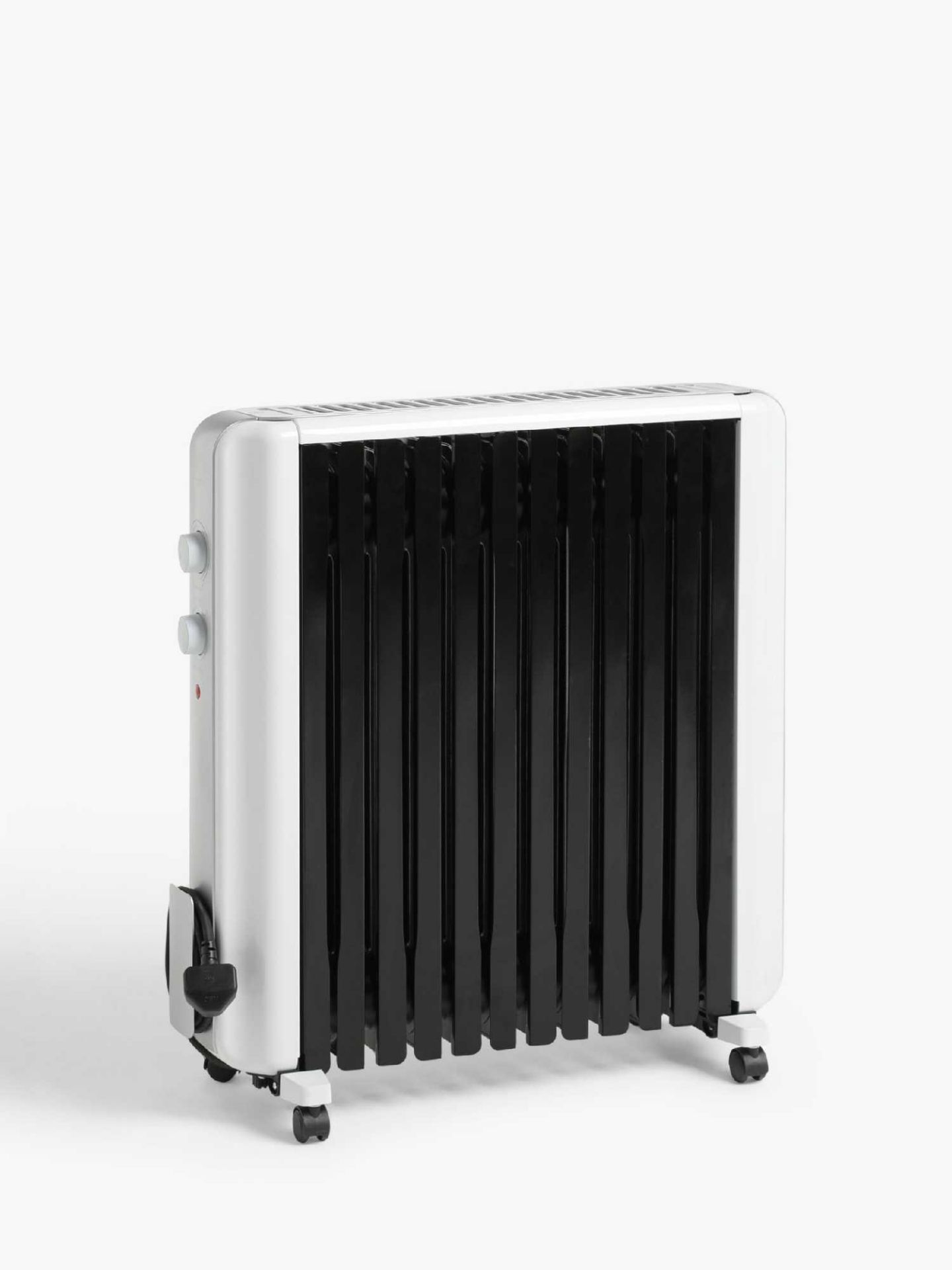 RRP £100 Boxed 2500W Oil Filled Radiator With Digital Display And Remote Control