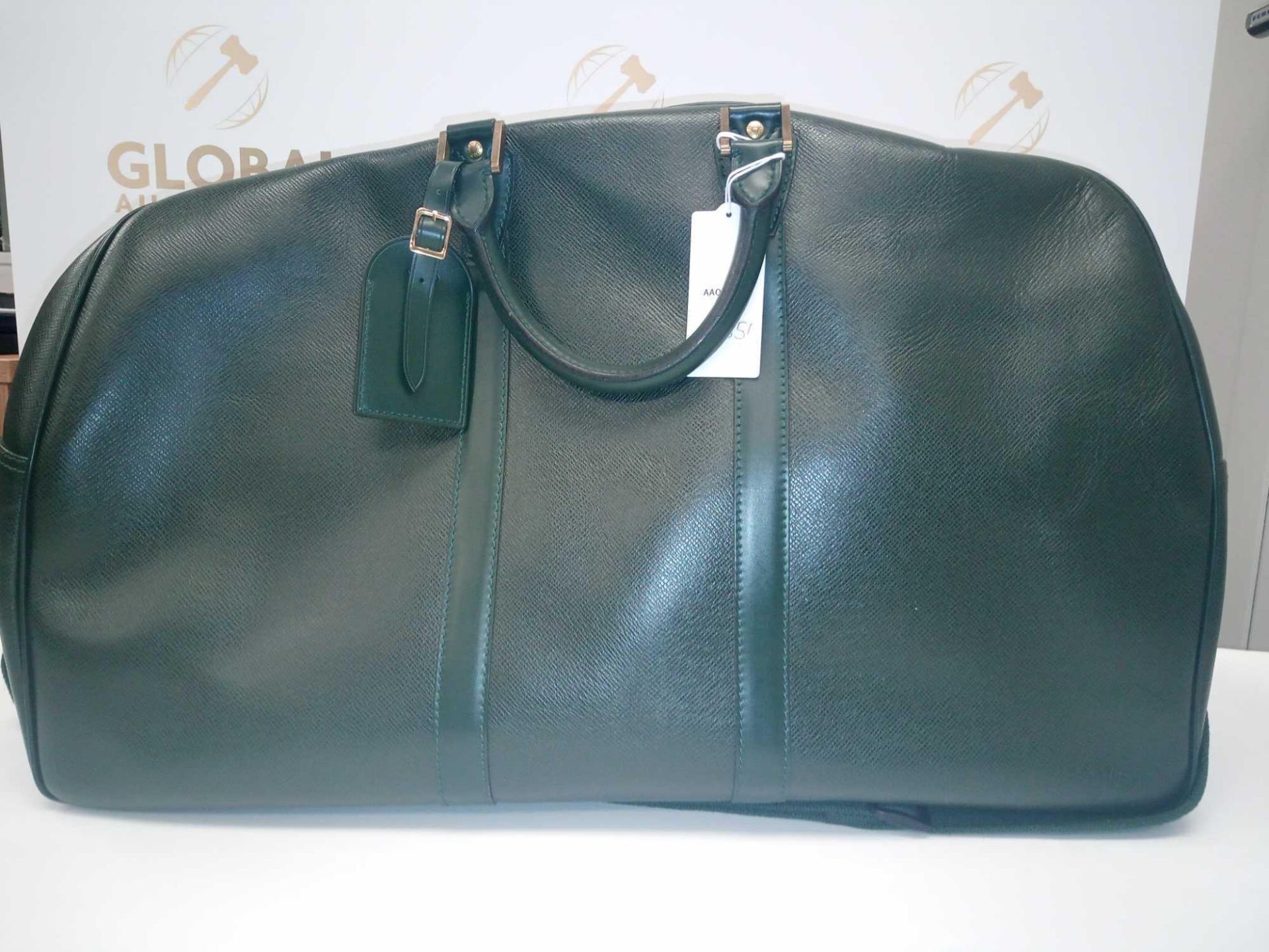 RRP £960 Louis Vuitton Kendall Dark Green Taiga Bag (Aa08337)Grade A