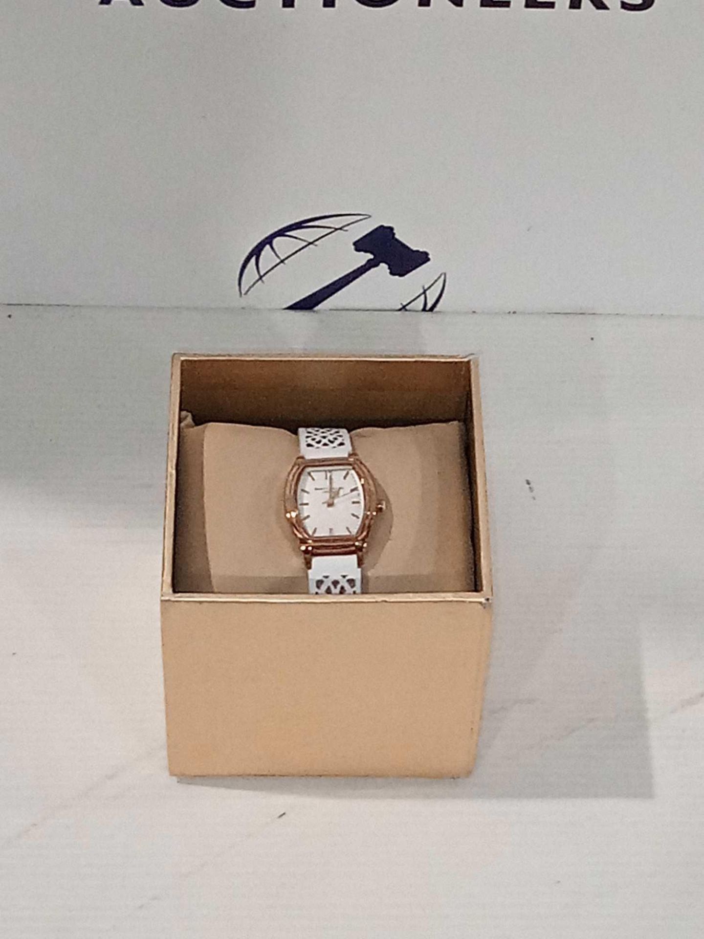 RRP £140 Boxed Bailey And Quinn London Silhouette White Ladies Thin Strap Watch - Image 2 of 2