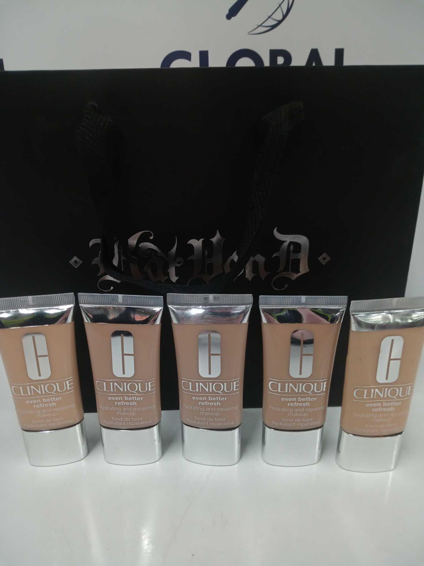 RRP £150 Gift Bag To Contain 5 Brand New Unused Testers Of Clinique Hydrating And Repairing Makeup I