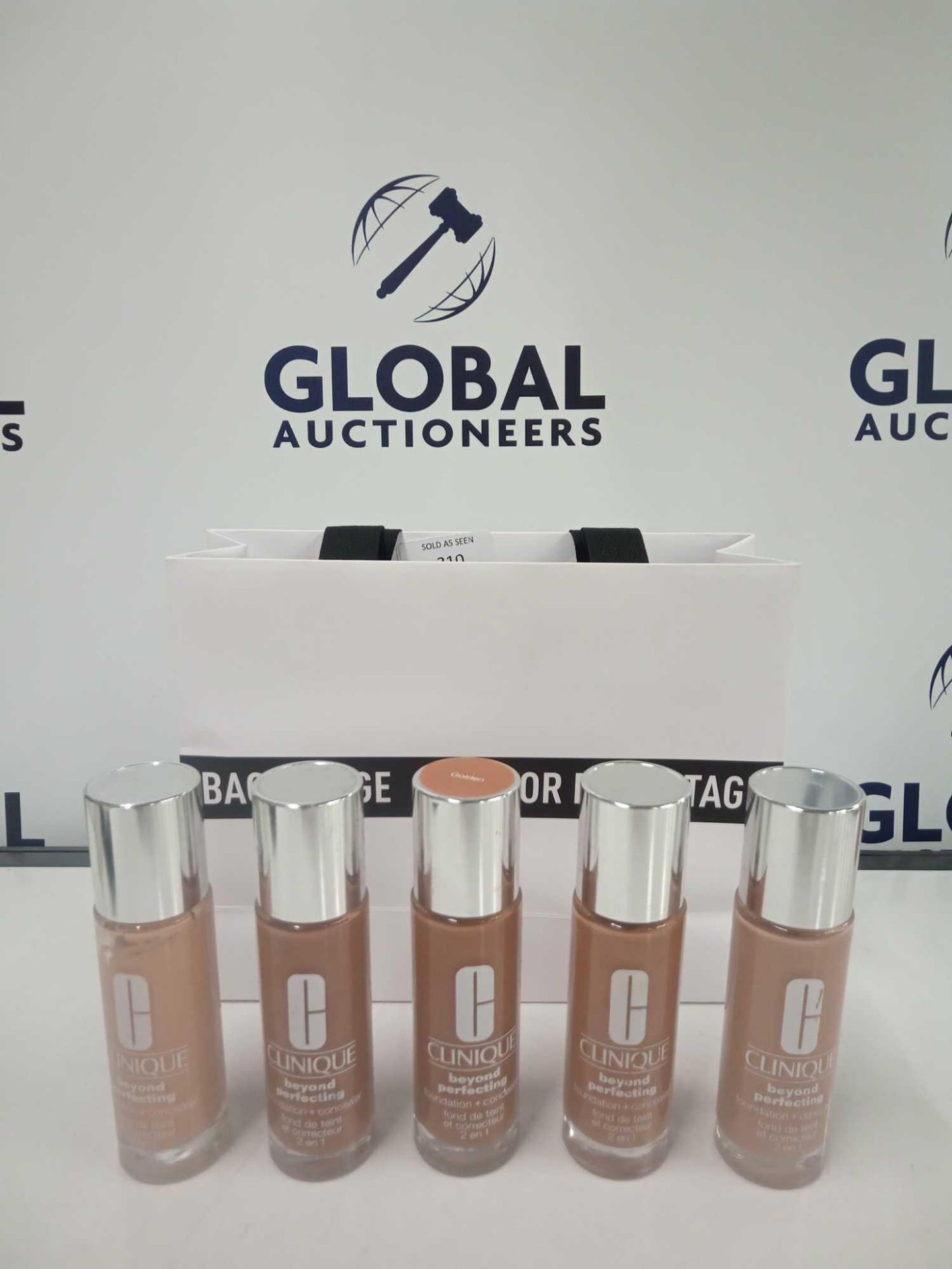 RRP £150 Gift Bag To Contain 5 Ex Display Testers Of Clinique Beyond Perfecting Foundations 30Ml Eac