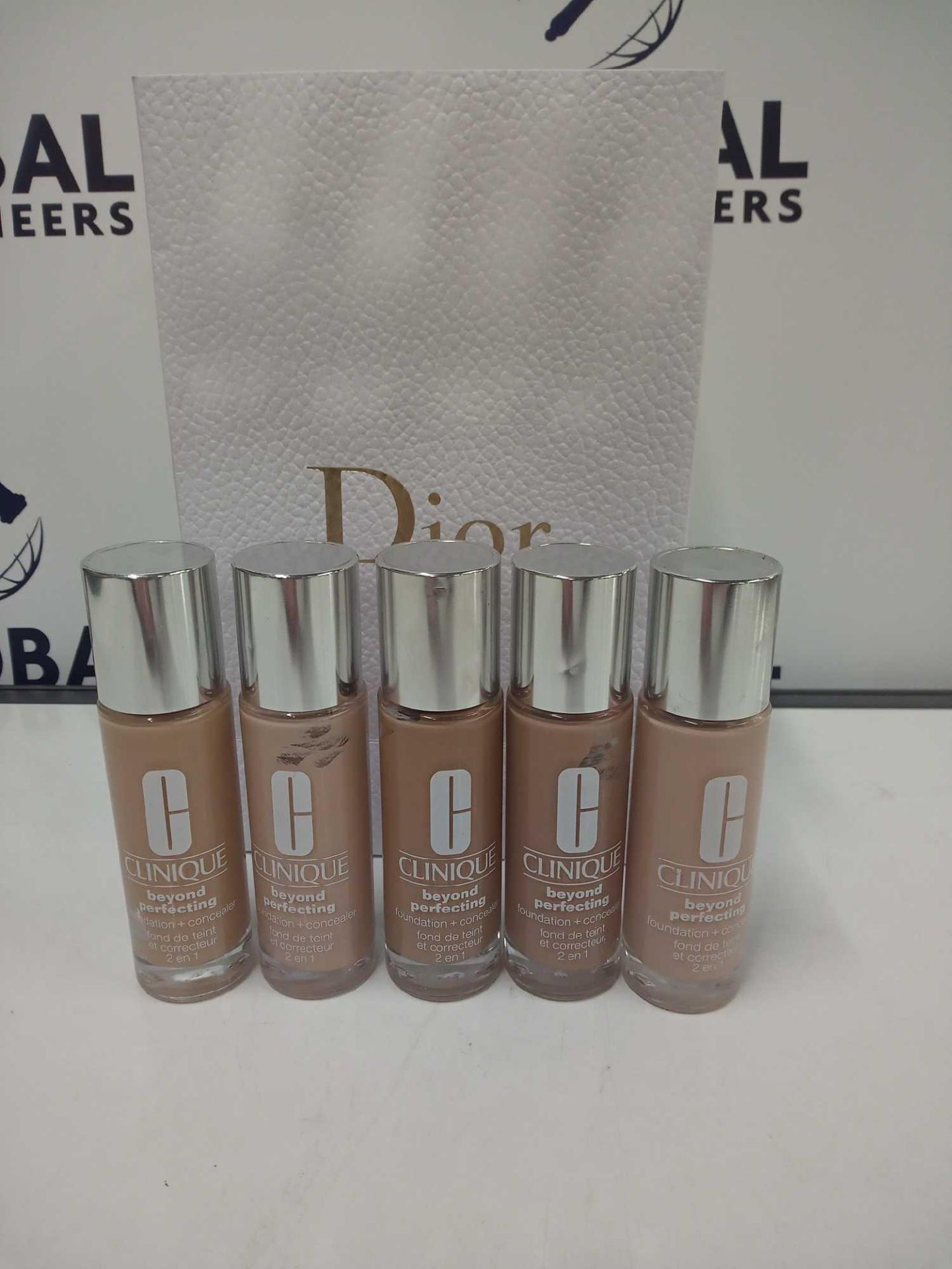 RRP £150 Gift Bag To Contain 5 Testers Of Clinique Beyond Perfecting Foundation And Concealer In Ass