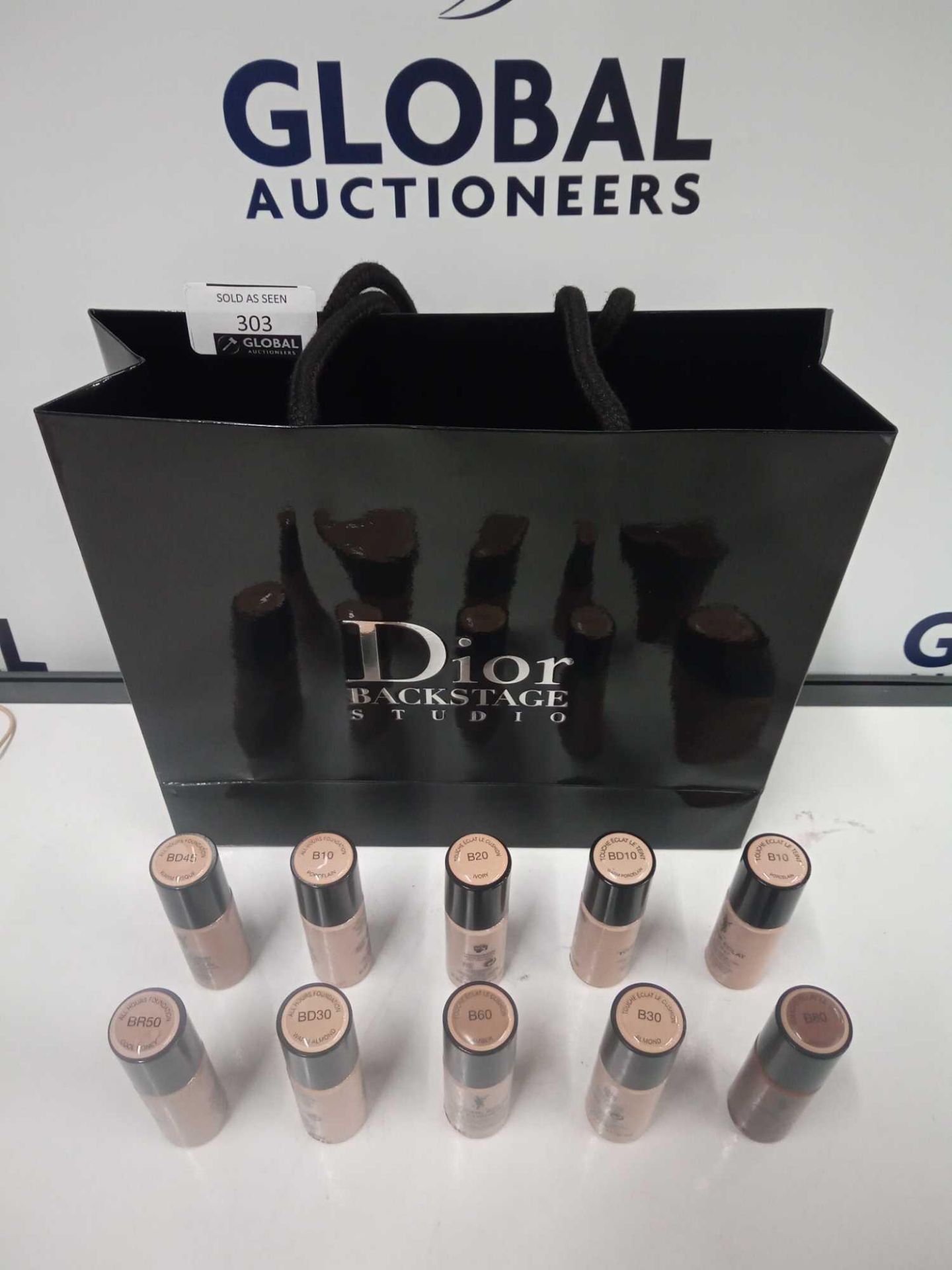 RRP £100 Gift Bag To Contain 10 Ex Display Testers Of Yves Saint Laurent Le Teint 10Ml Foundations - Image 2 of 2