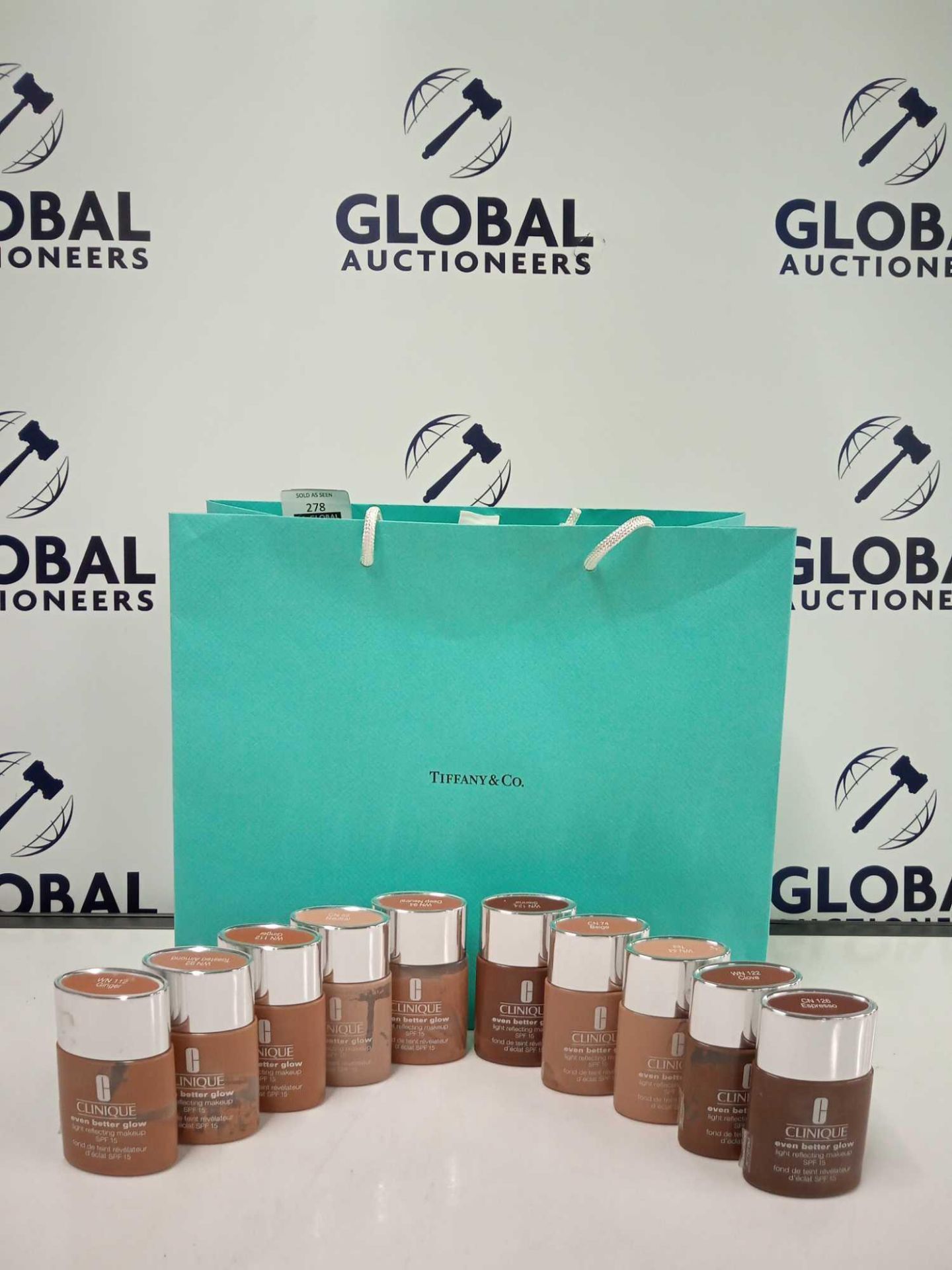 RRP £150 Lot To Contain 10 Ex Display Testers Of Clinique Even Better Glow Foundations