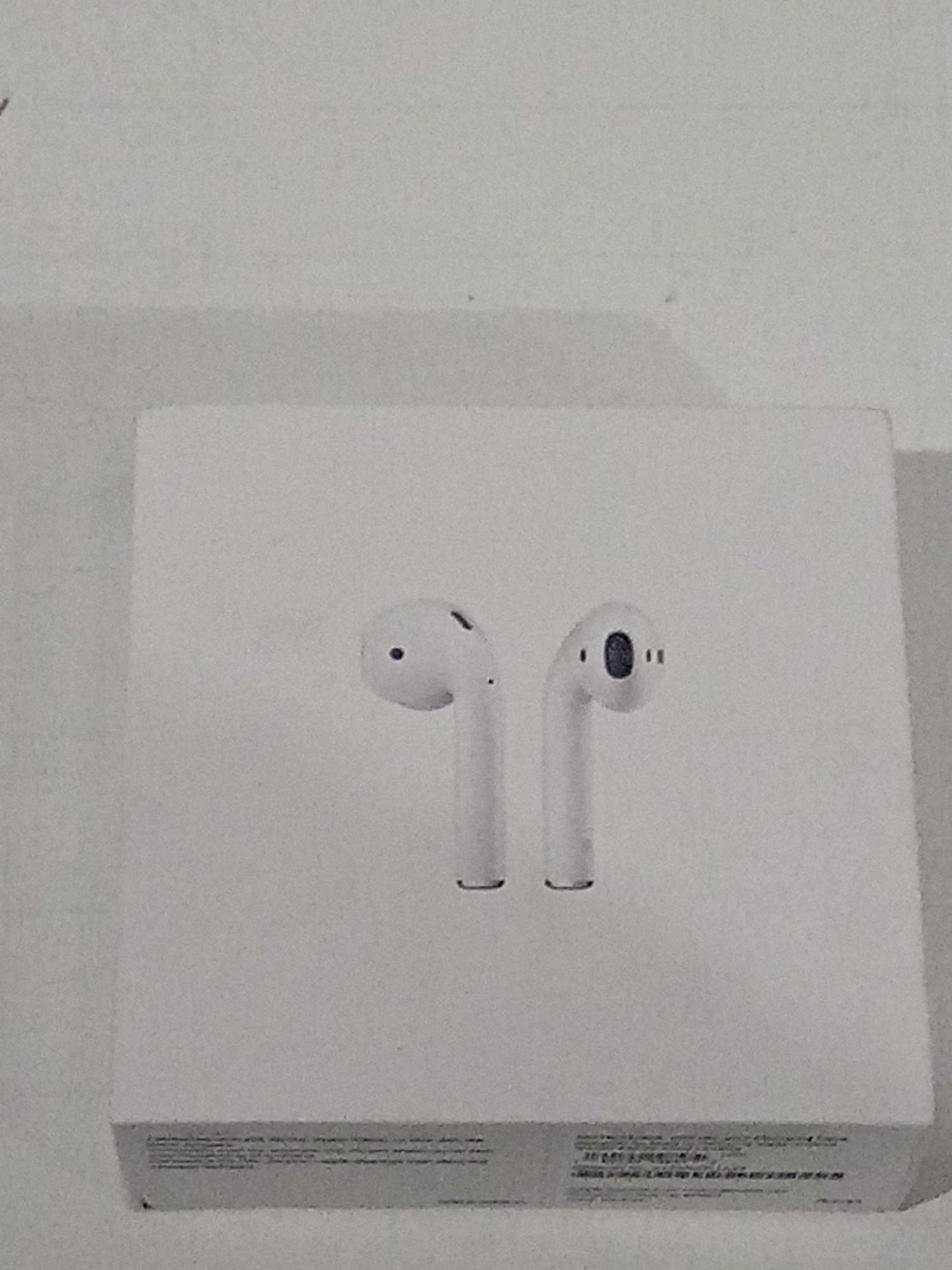 RRP £180 Boxed Apple Airpods Grade A Tested And Working - Image 2 of 3