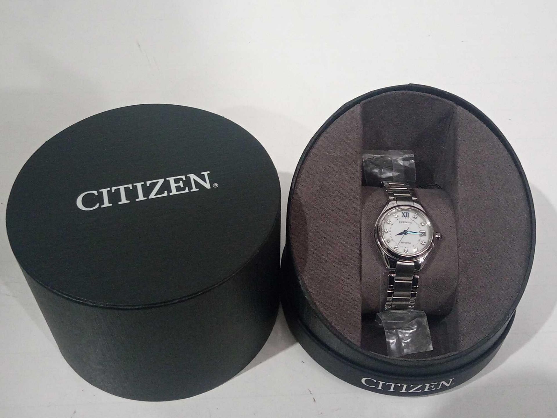 RRP £200 Boxed Citizen Men's Wrist Watch - Image 2 of 3