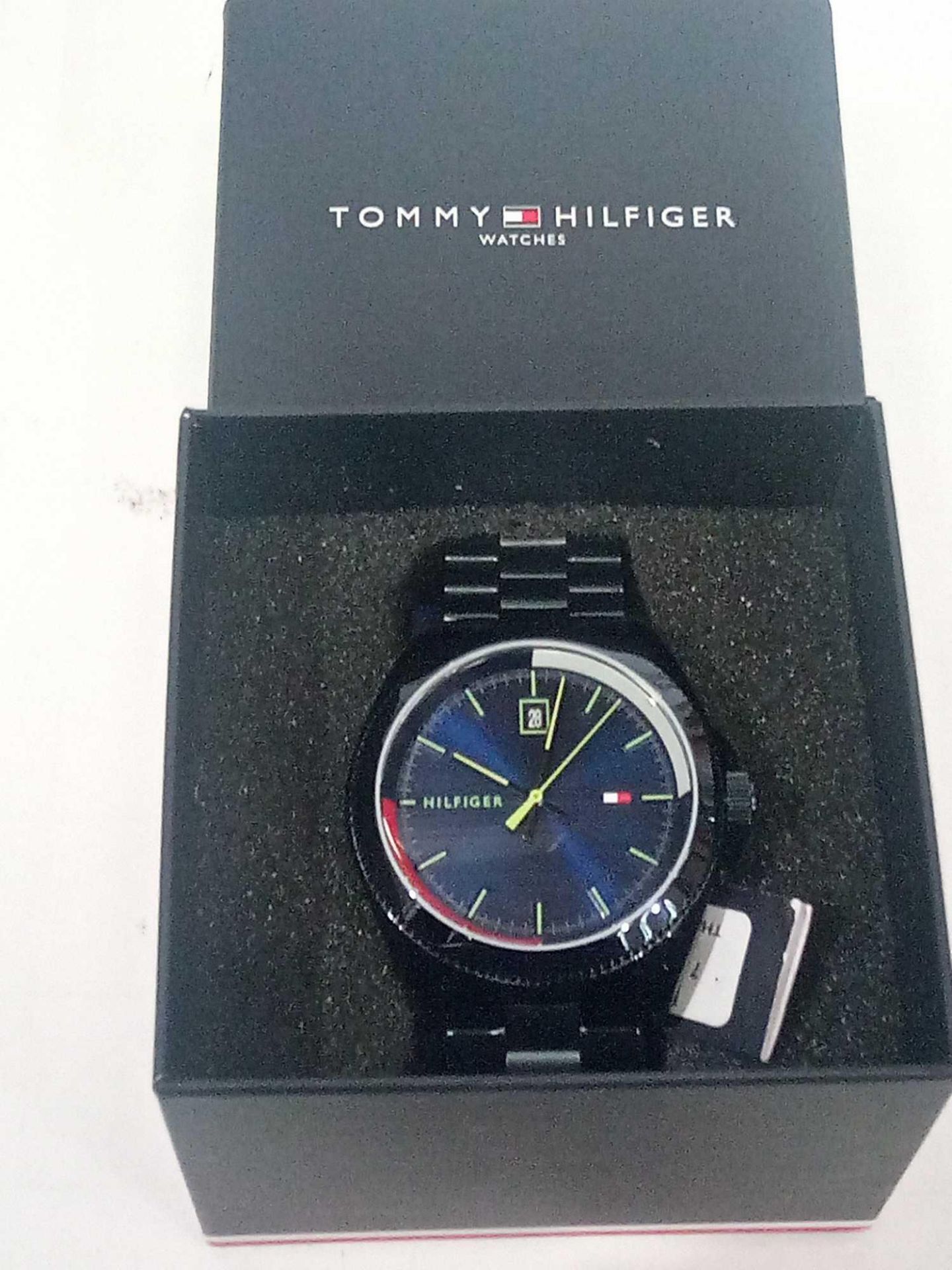 RRP £200 Boxed Tommy Hilfiger Women's Rose Gold And Stainless Steel Wrist Watch - Image 2 of 3