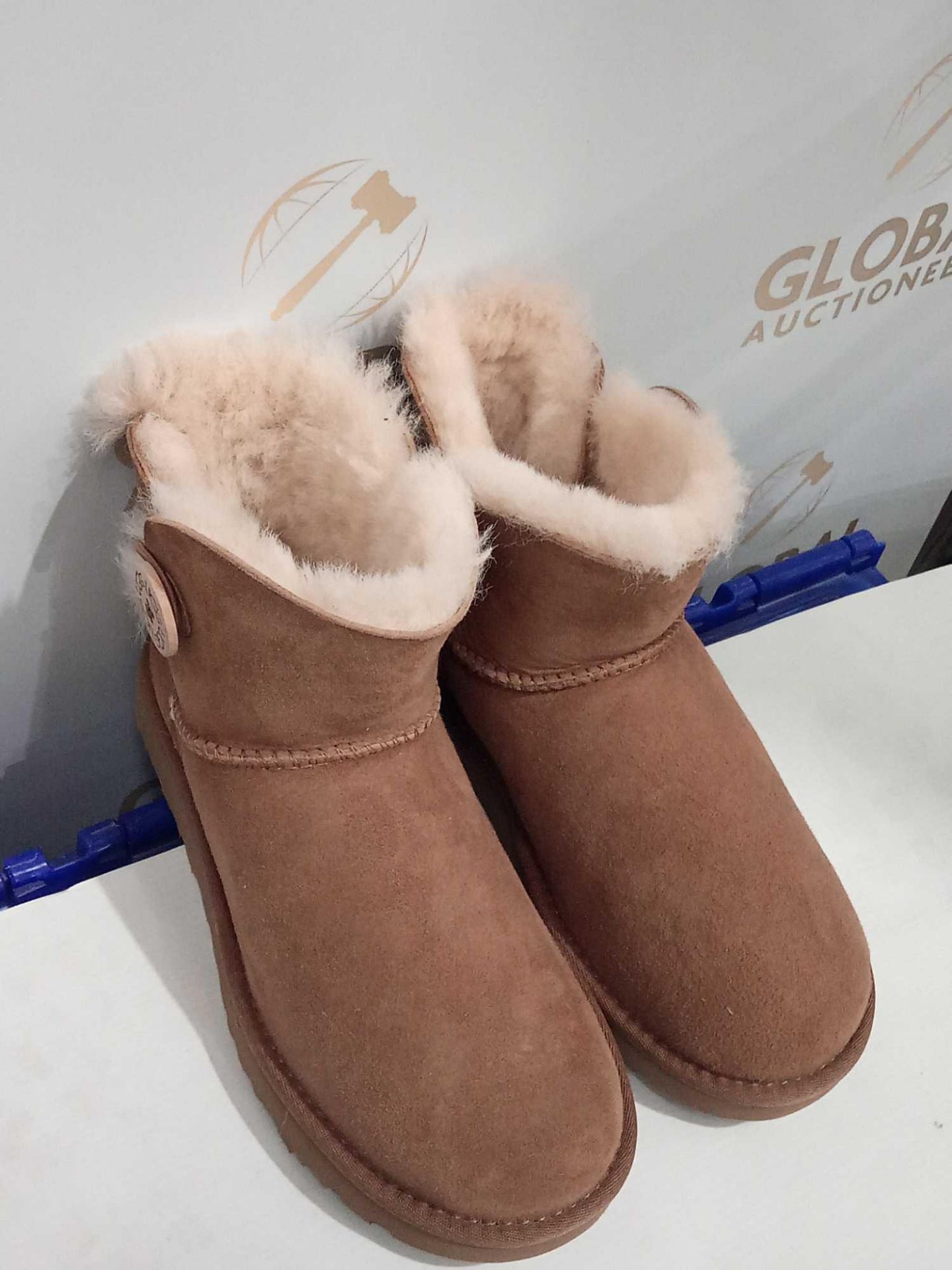 RRP £150 Unboxed Ugg Boots In Tan Size 5 - Image 2 of 2