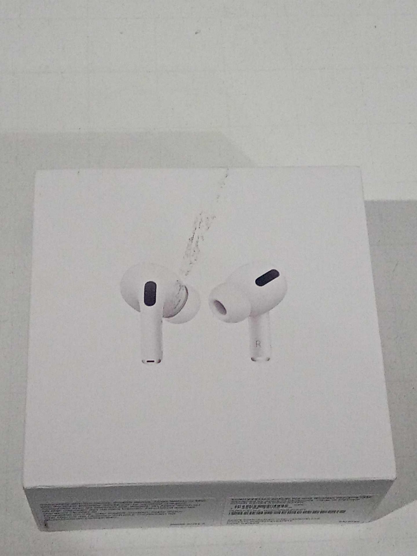 RRP £180 Boxed Apple Airpods Grade A Tested And Working - Image 2 of 3