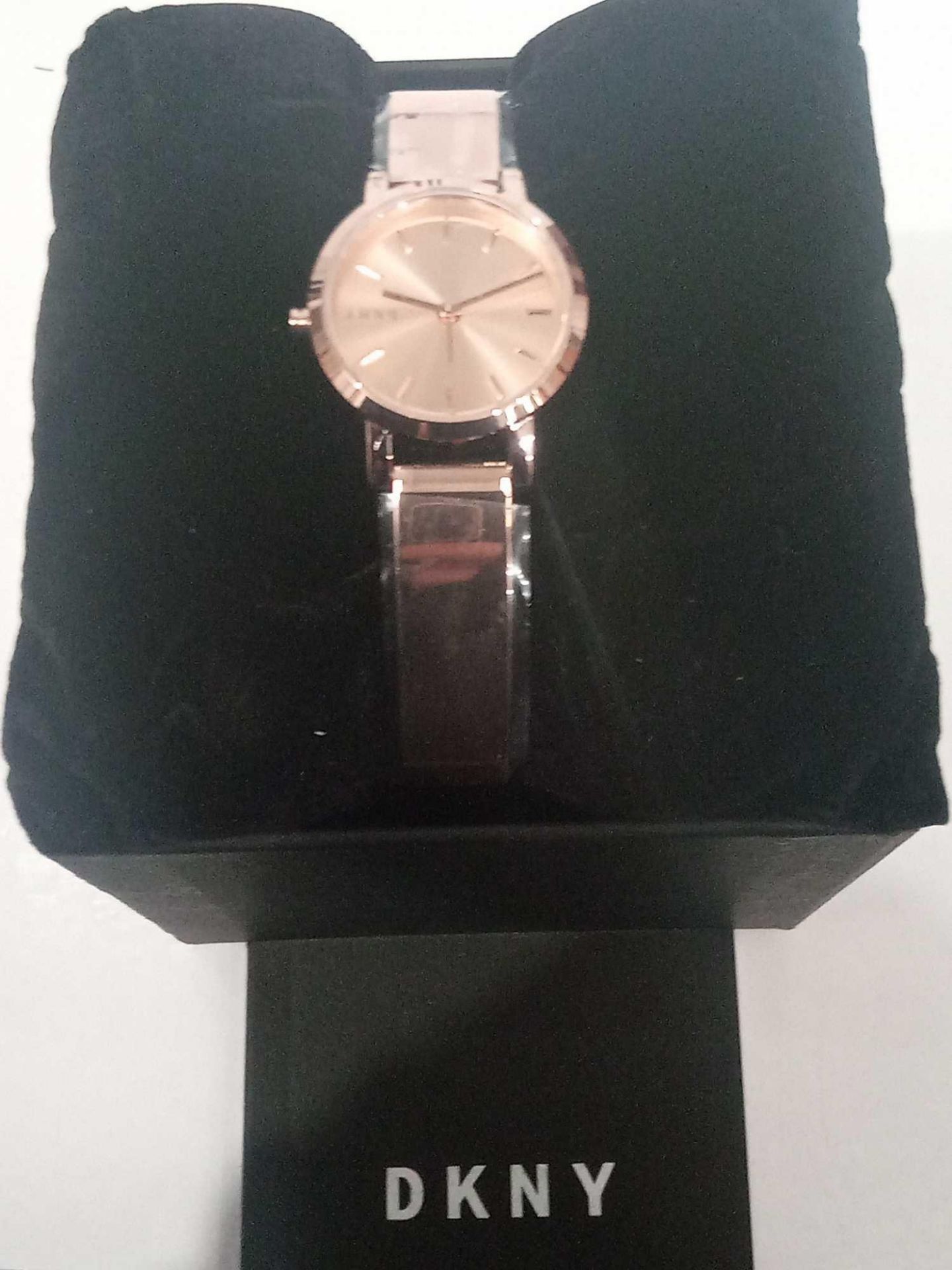 RRP £180 Boxed Dkny Gold Ladies Wrist Watch - Image 2 of 3