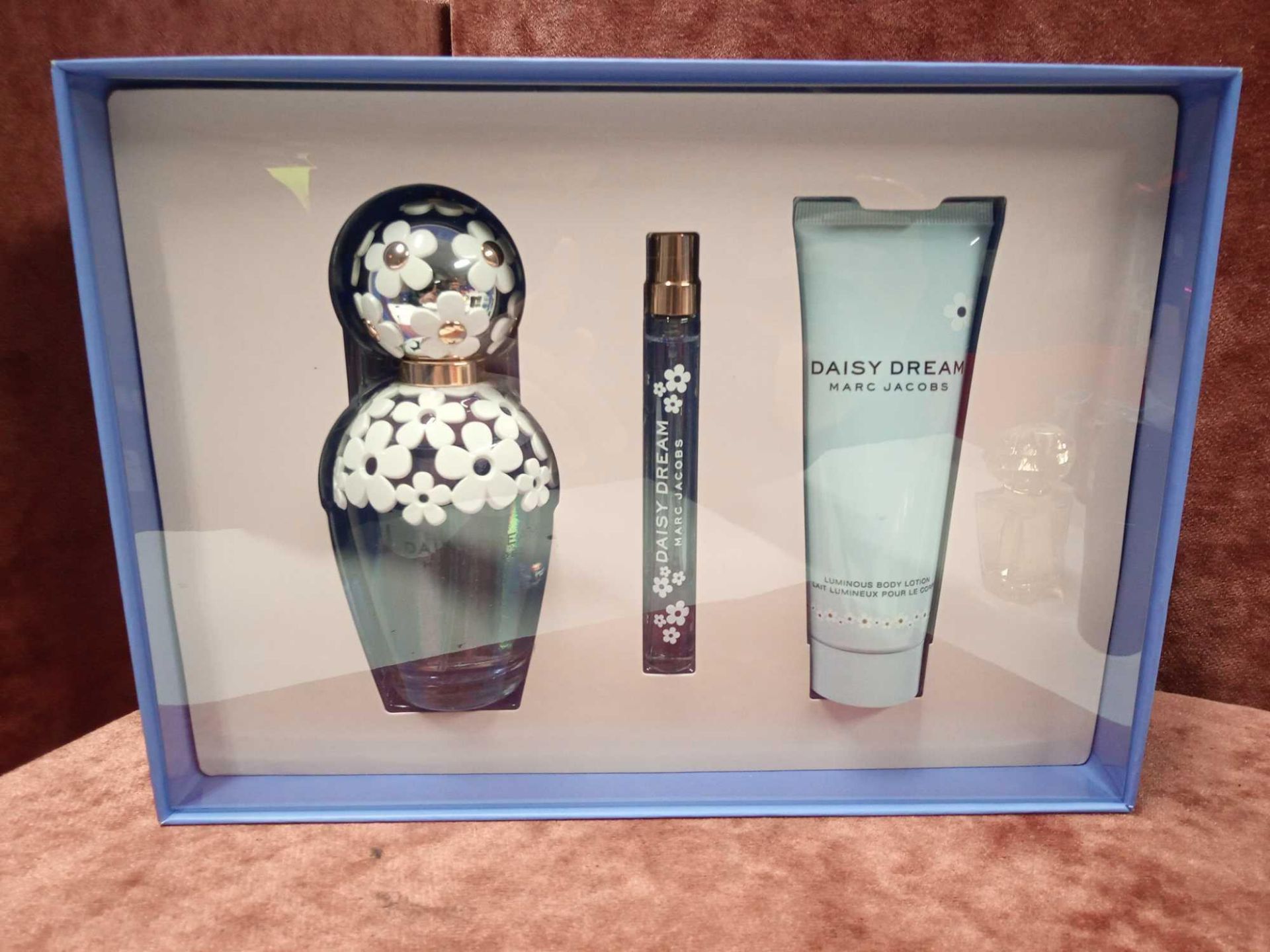 RRP £90 Boxed Gift Set Of Daisy Dream By Marc Jacobs To Contain 100Ml Edt Spray 10 Ml Mini Spray And - Image 2 of 2