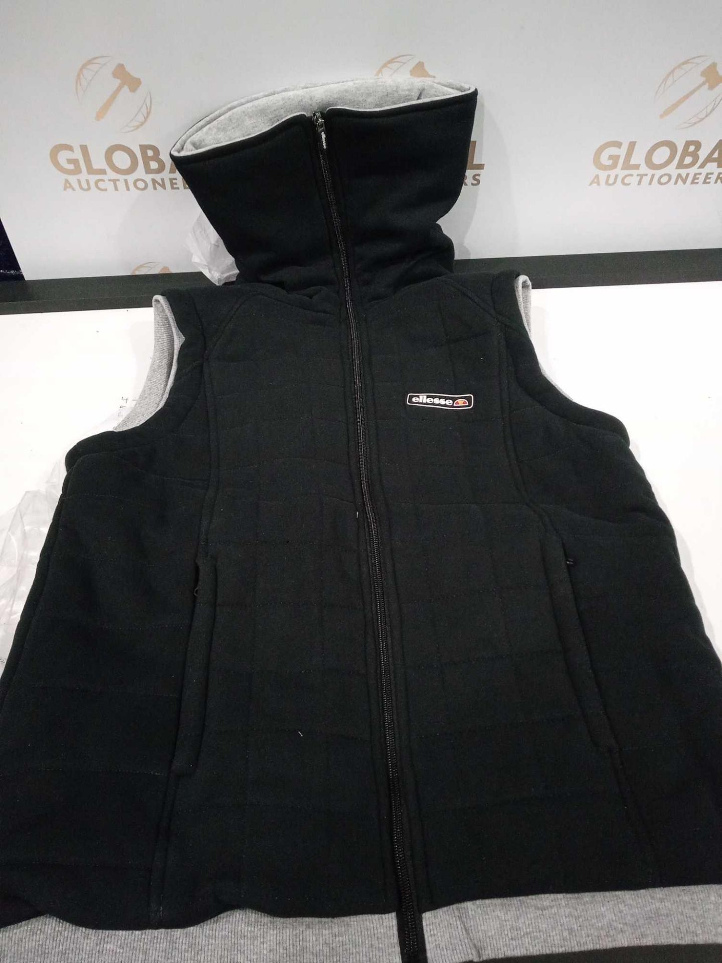Combined RRP £250 Lot To Contain Five Bagged Ellesse Black And Grey Gilets In Size 14