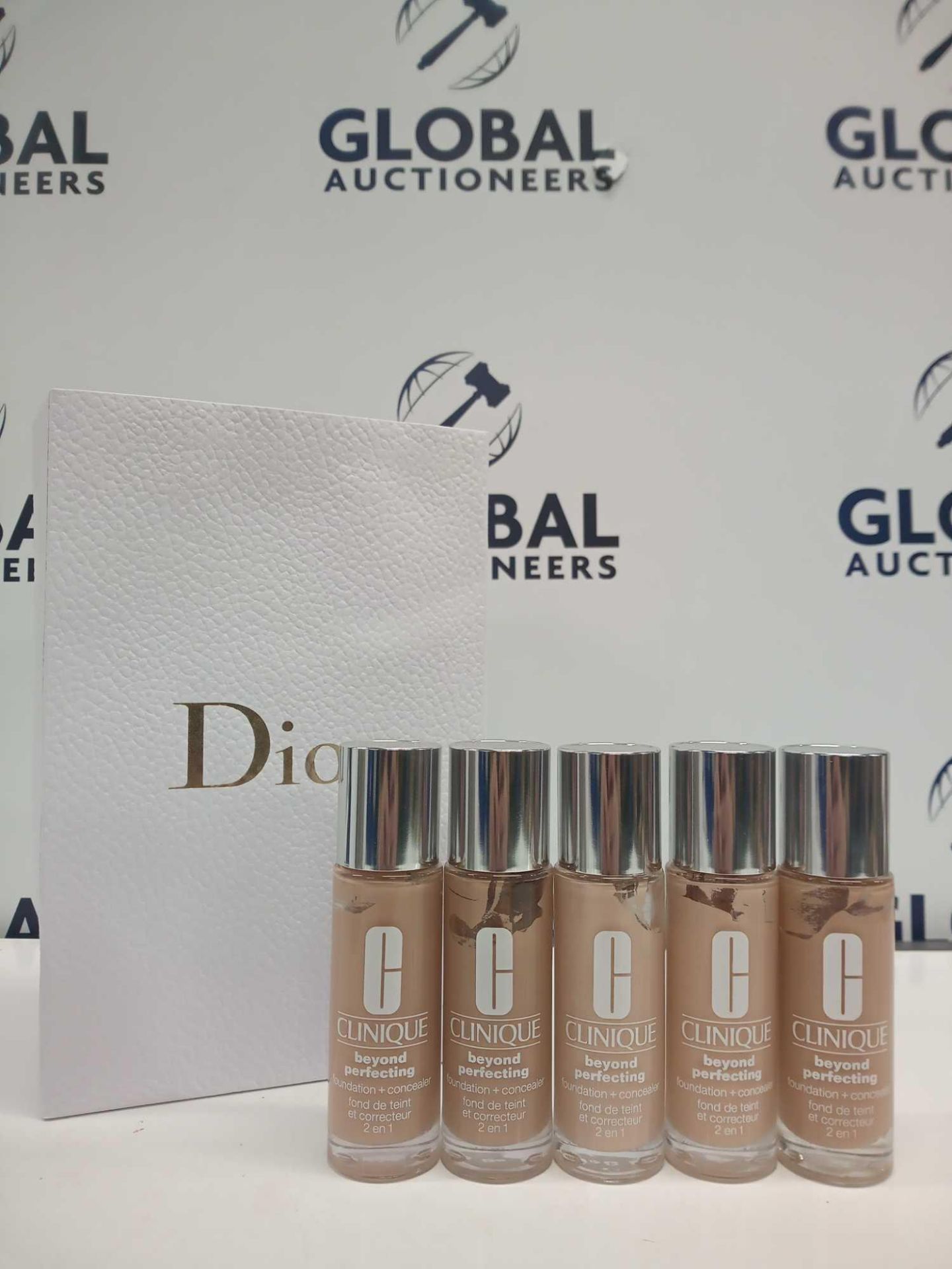 RRP £150 Gift Bag To Contain 5 Testers Of Clinique Beyond Perfecting Foundation And Concealer In Ass