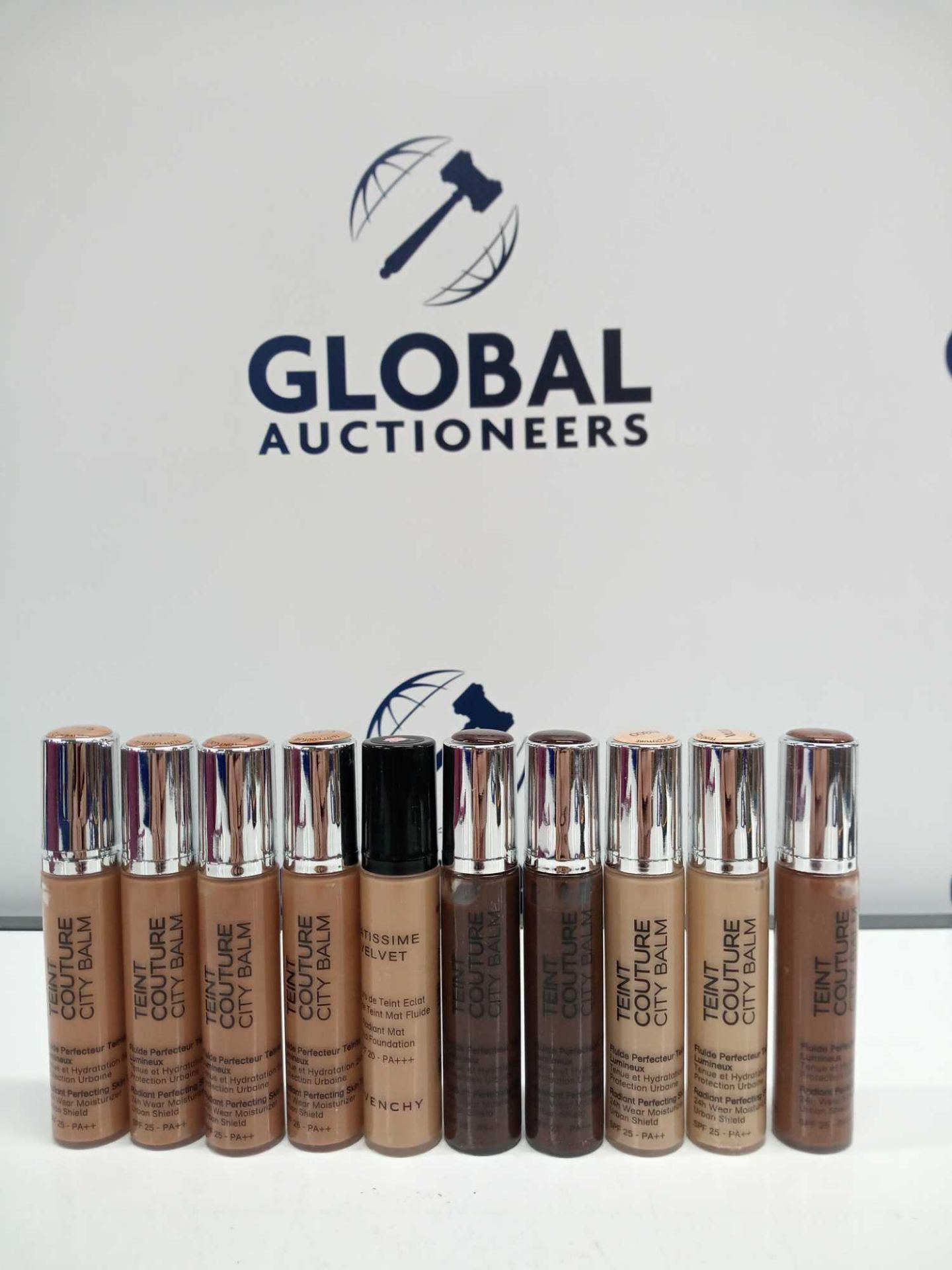 RRP £150 Lot To Contain 10 Testers Of Givenchy Paris Teint Couture City Balm 10Ml Foundations In Ass