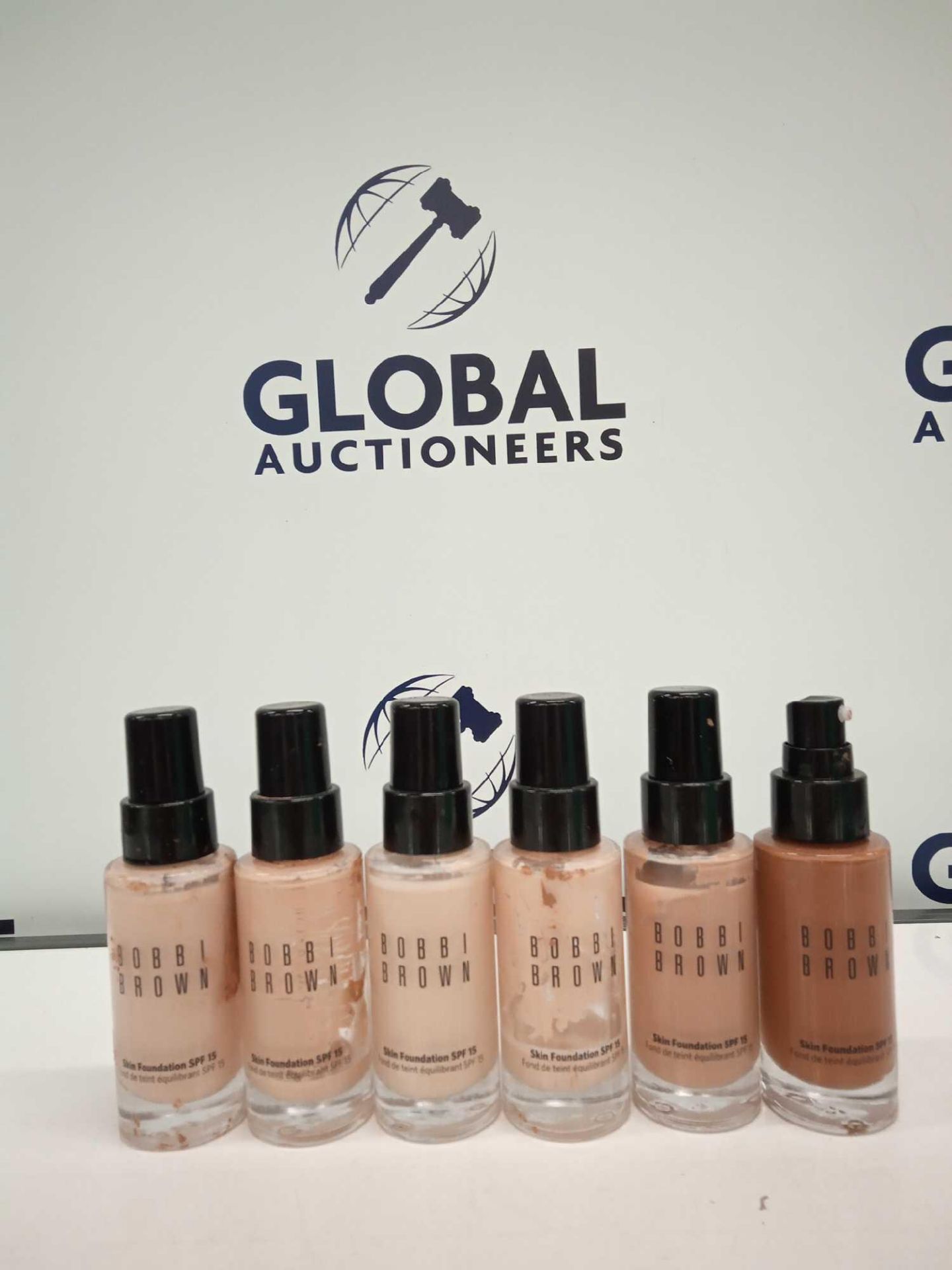 RRP £150 Gift Bag To Contain 6 Used Testers Of Bobbi Brown Skin Foundation Spf15 In Assorted Shades - Image 2 of 2