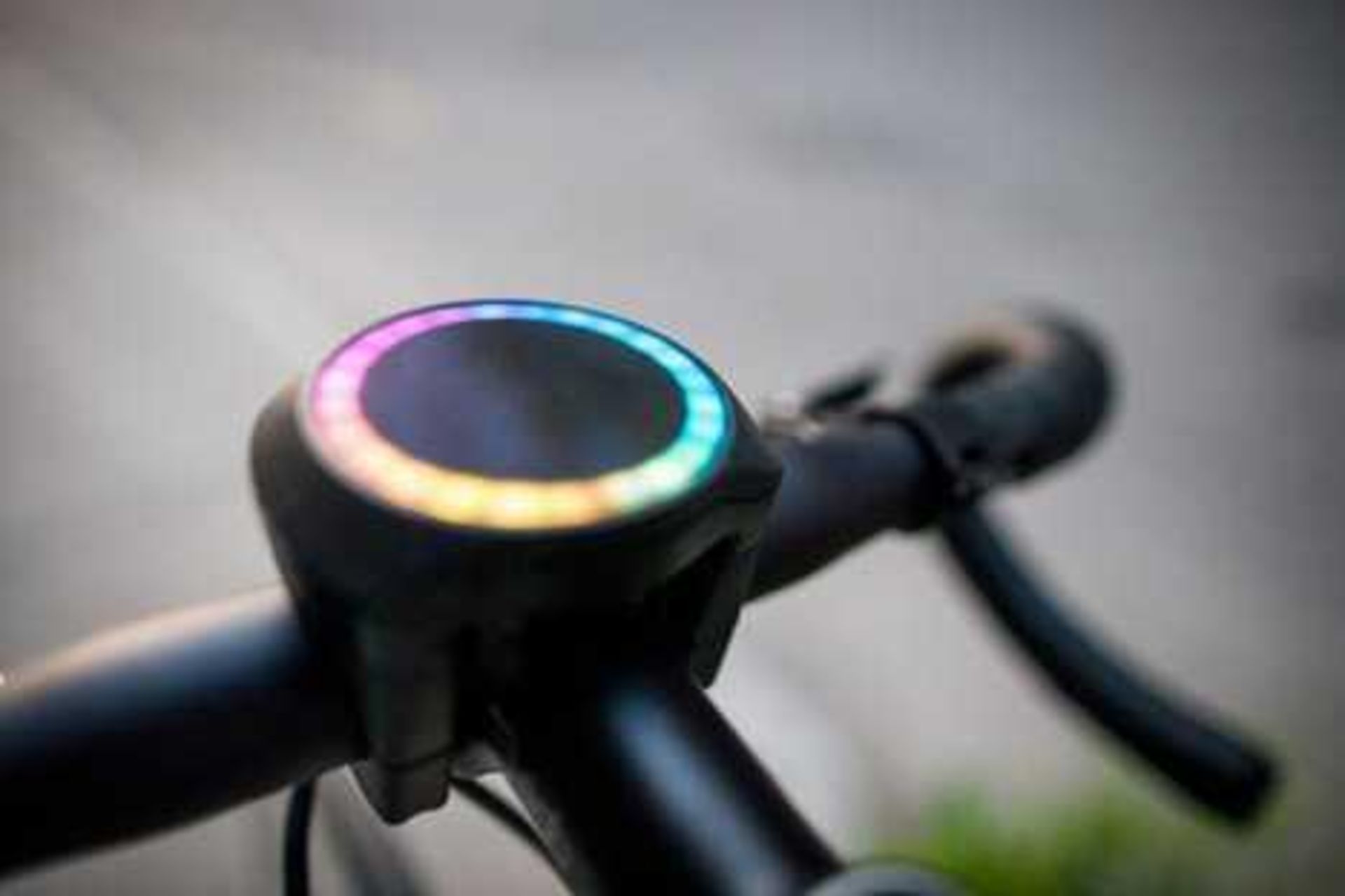 RRP £150 Boxed Smart Halo Smart Biking Accessory With Weatherproof And Long Battery Life