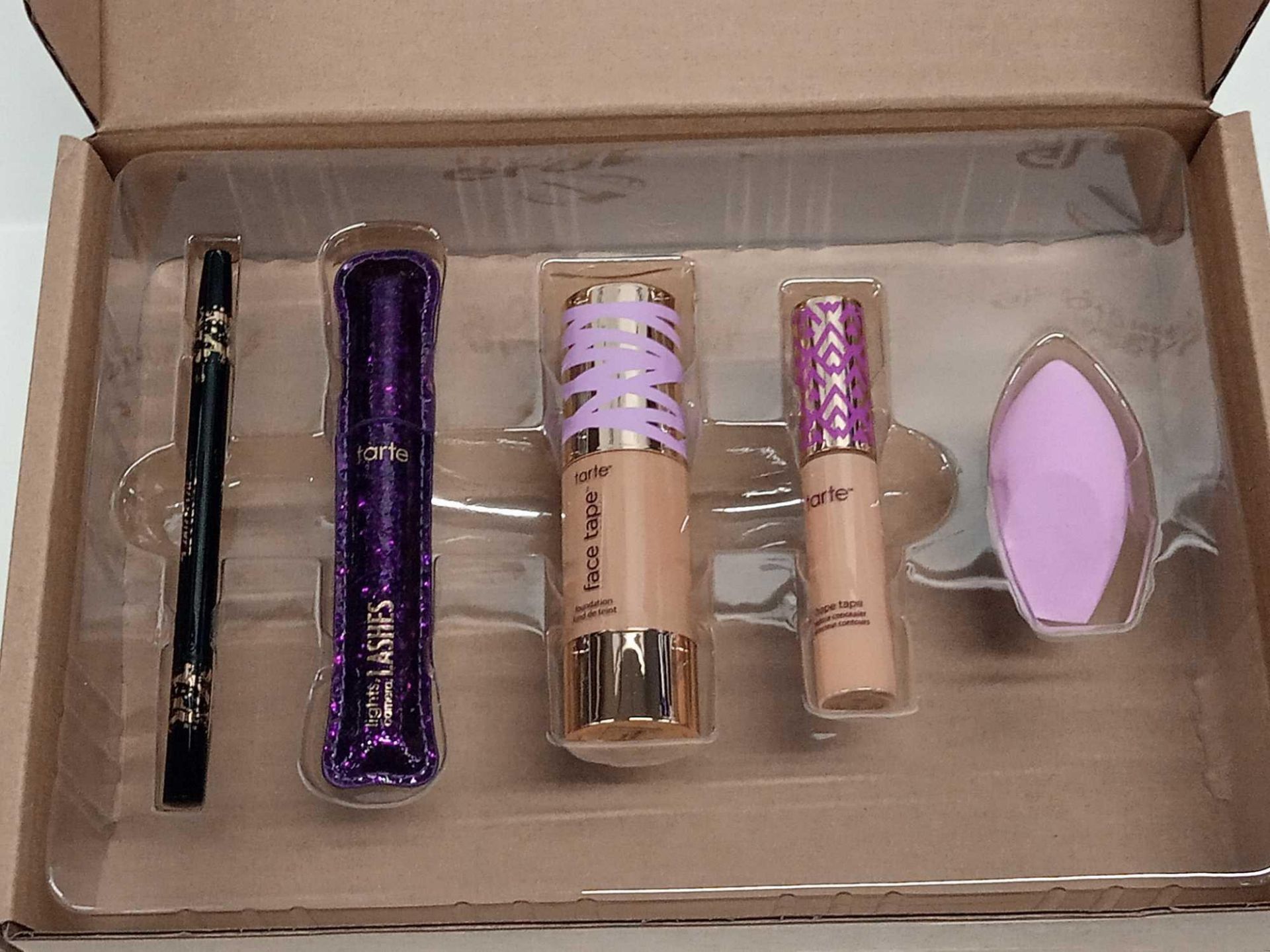 RRP £160 Lot To Contain 4 Boxed Brand New Tarte Shape Tape Dream Team 5 Piece Collection - Image 2 of 2