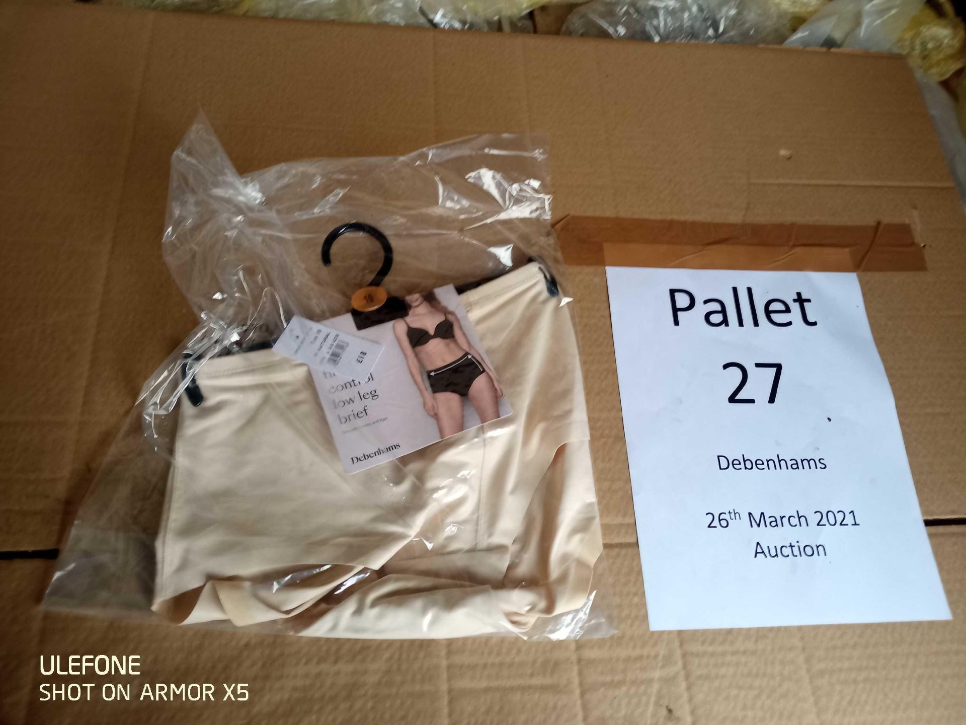 RRP £11,010 Pallet To Contain 505 Brand New Tagged Debenhams Fashion Items 27 X Black Beige Padded 8 - Image 10 of 26