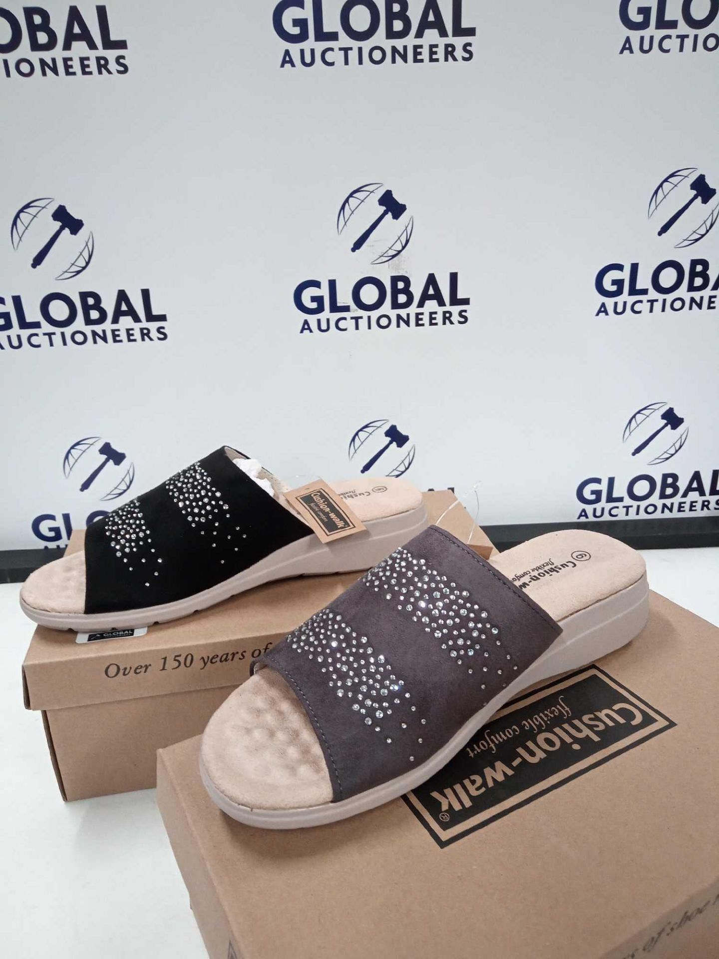 RRP £280 For 8 Boxed Brand New Cushion-Walk Flexible Comfort Shoes In Various Colours And Styles