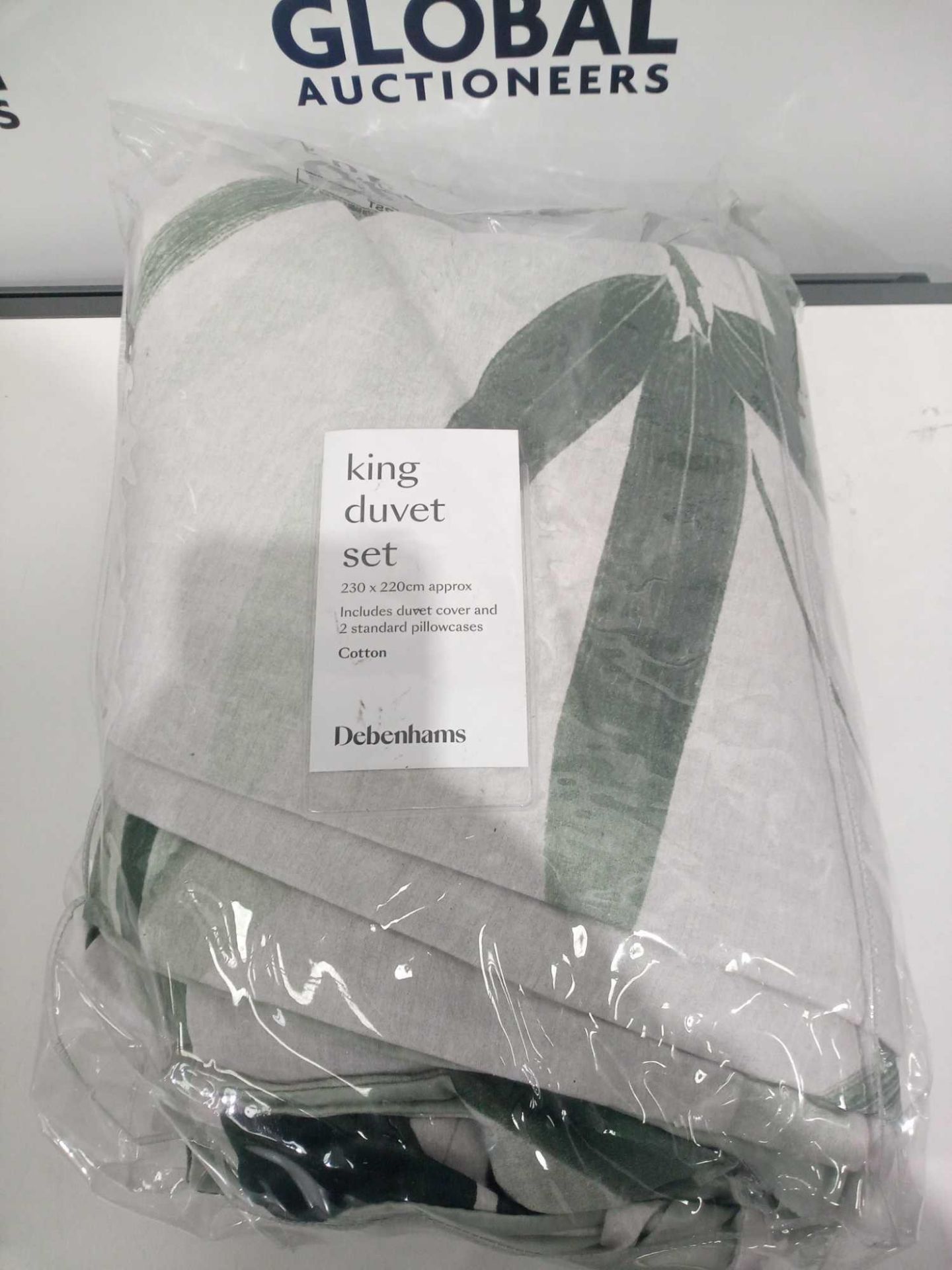 Combined RRP £180 Lot To Contain 3 Assorted Kingsize Debenhams Duvet Covers - Image 2 of 3