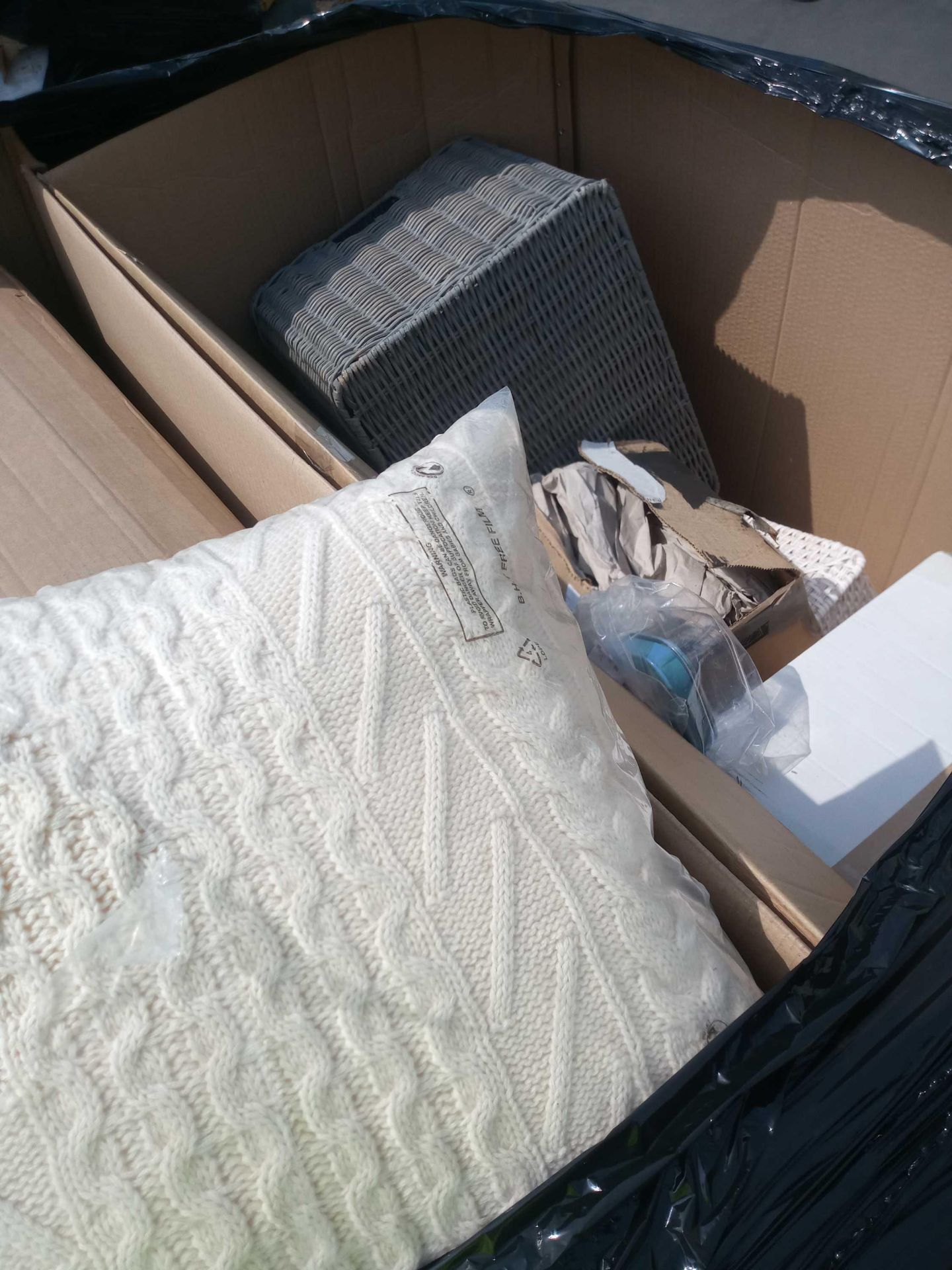 Combined RRP £600 Pallet To Contain Bins, Baskets, Soft Furnishings, Kitchenware - Image 2 of 2