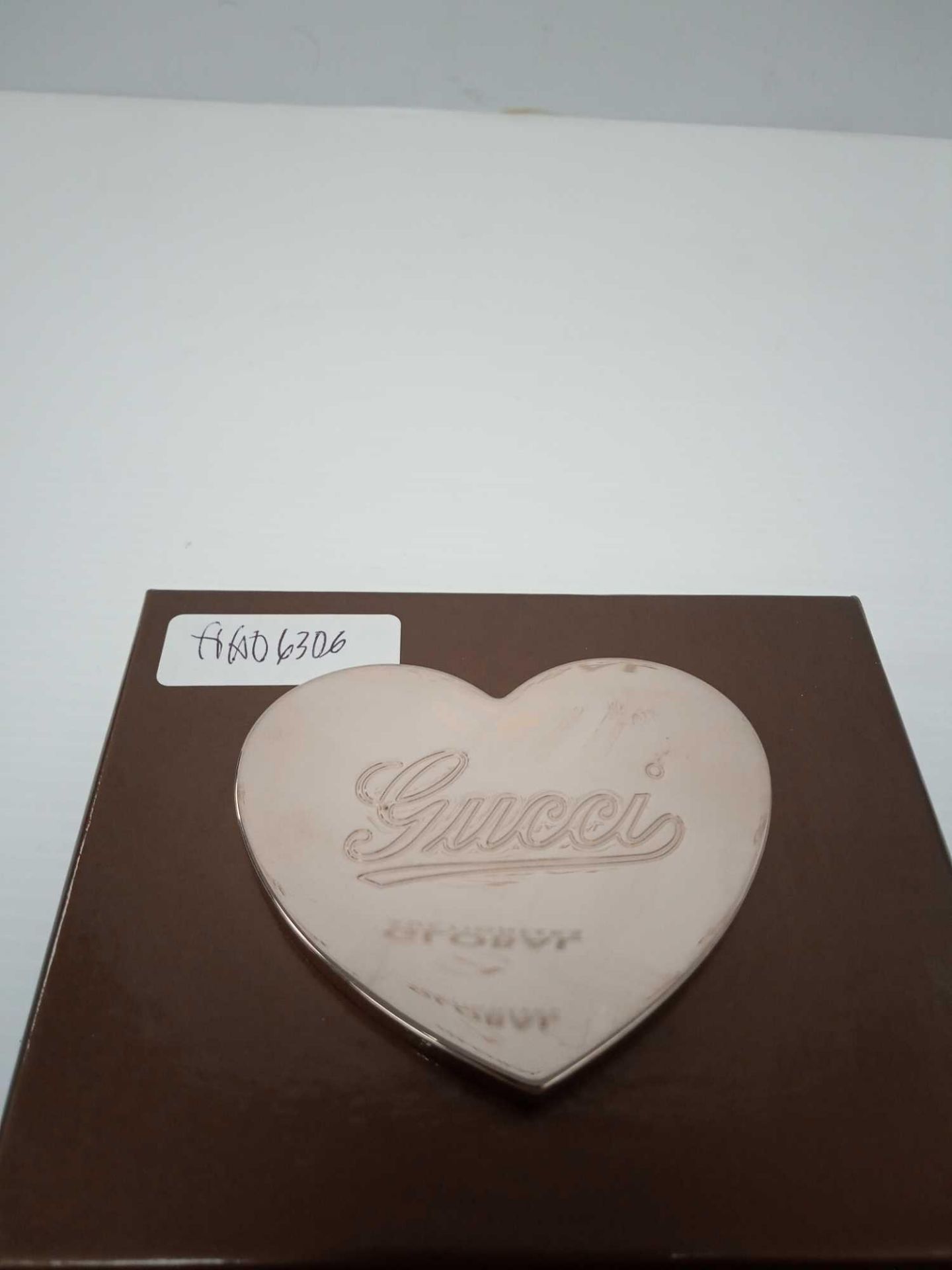 RRP £300 Boxed Gucci Love Heart Shaped Mirror (Aa06306) Grade A (Appraisals Available On Request) ( - Image 3 of 3