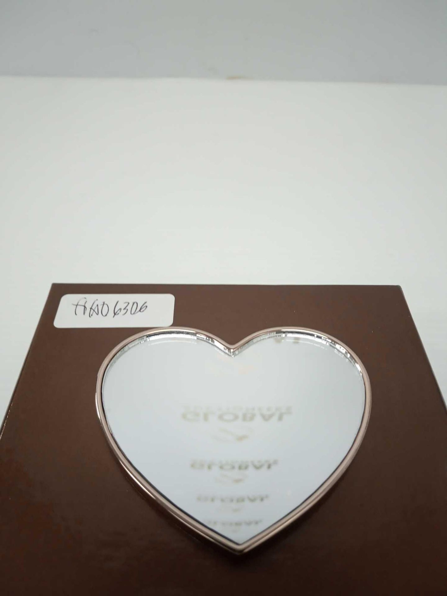 RRP £300 Boxed Gucci Love Heart Shaped Mirror (Aa06306) Grade A (Appraisals Available On Request) ( - Image 2 of 3