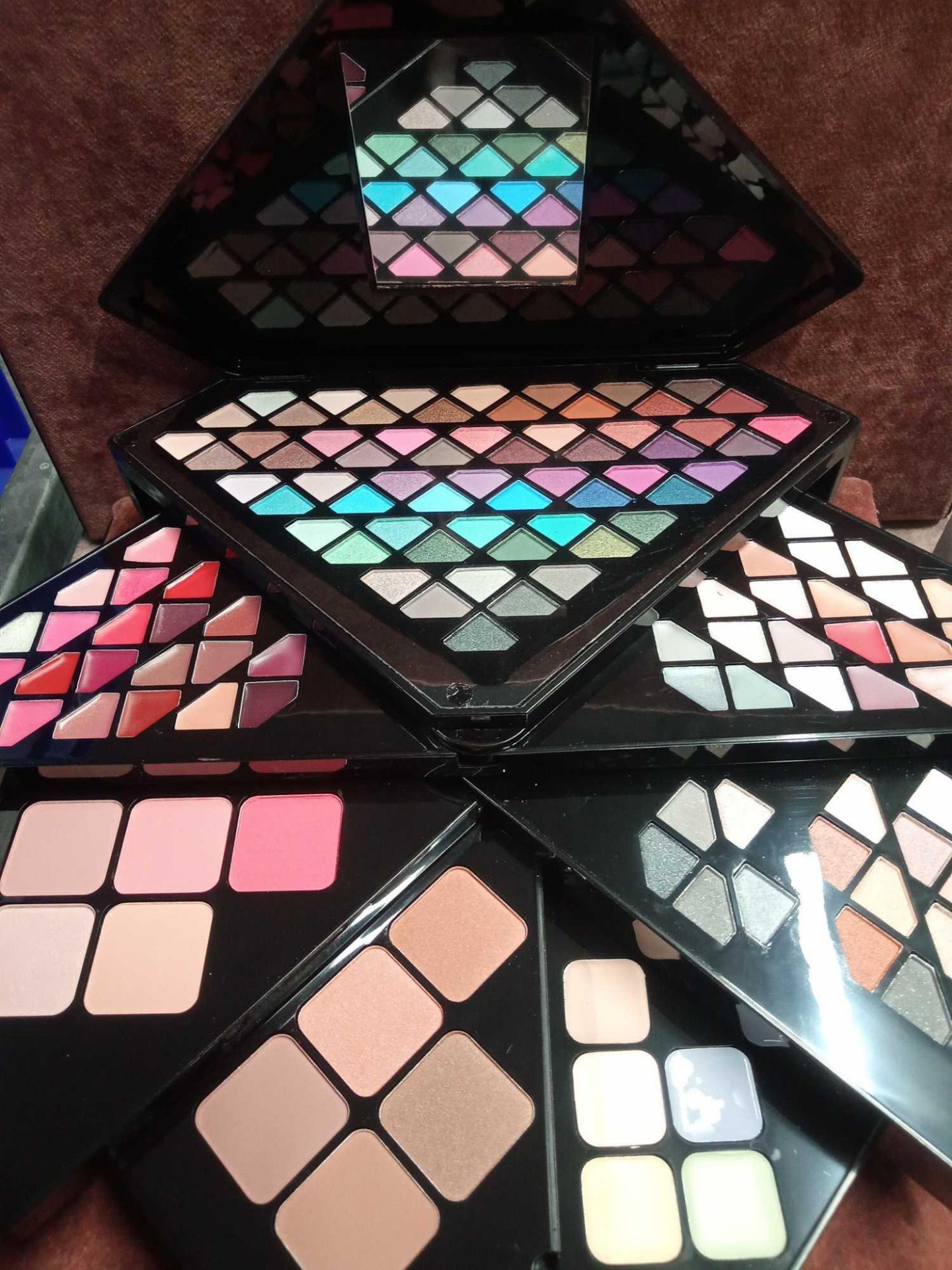 RRP £150 Gift Bag To Contain 3 Brand New Academy Of Colour Vegan Prism Face Palettes