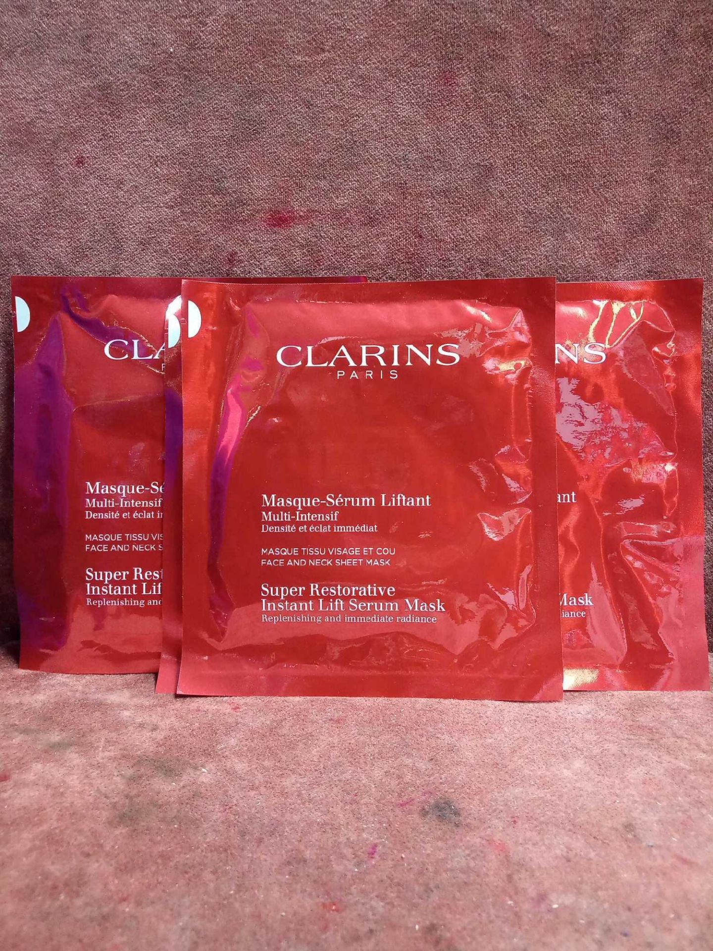 RRP £260 Gift Bag To Contain 4 Brand New Sealed Clarins Paris Super Restorative Instant Lift Serum M - Image 2 of 2