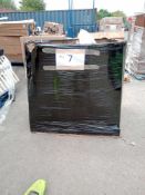 Combined RRP £1000 Pallet To Contain Fashion, Metal Ornaments, Baylis And Harding Leather Carry Bag,