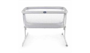 RRP £170 Unboxed Chicco Next 2 Me Air Bedside Cot In Titanium.(00575023)