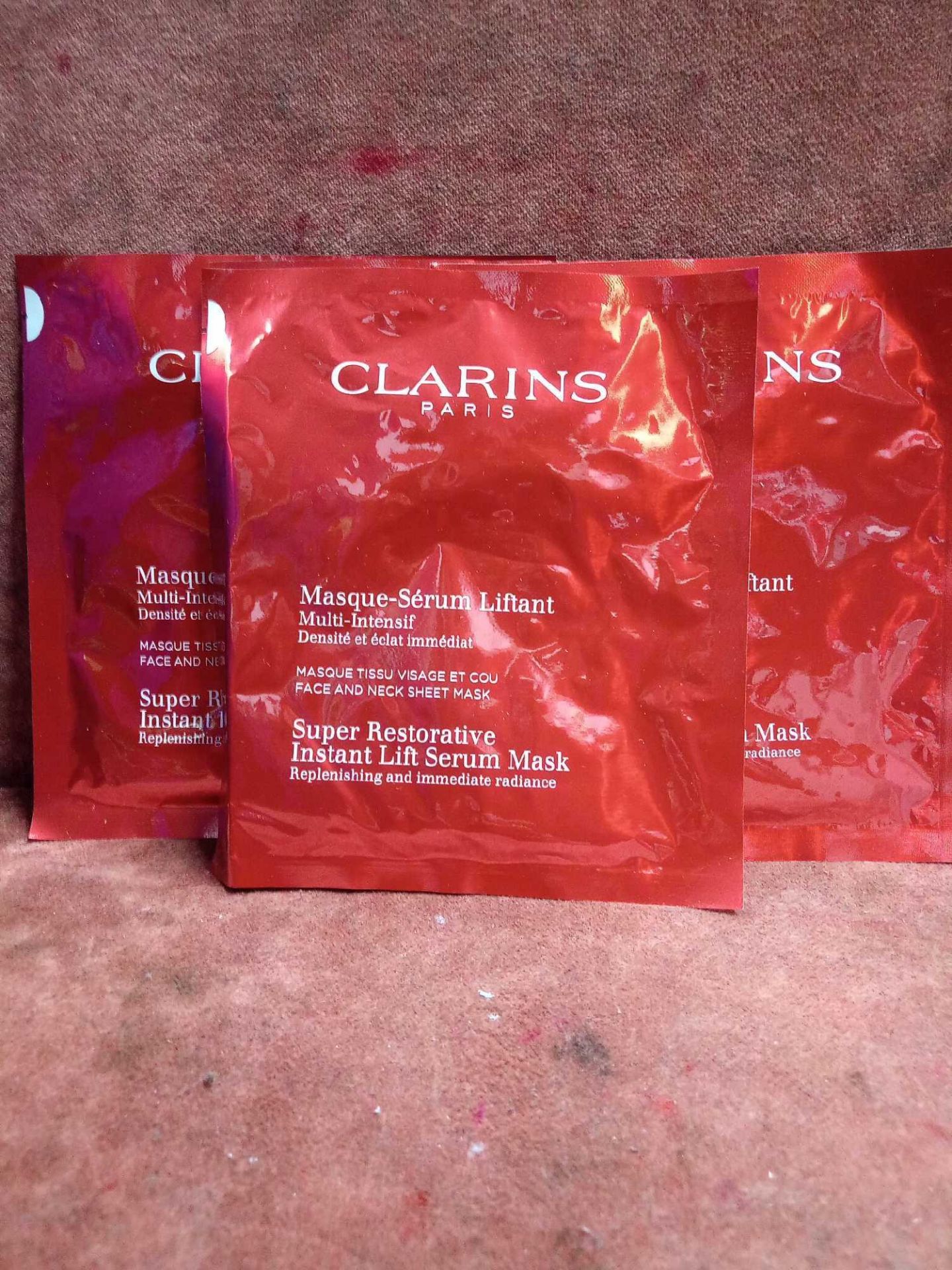 RRP £260 Lot To Contain 4 Brand New Sealed Packets Of Clarins Super Restorative Instant Lift Serum