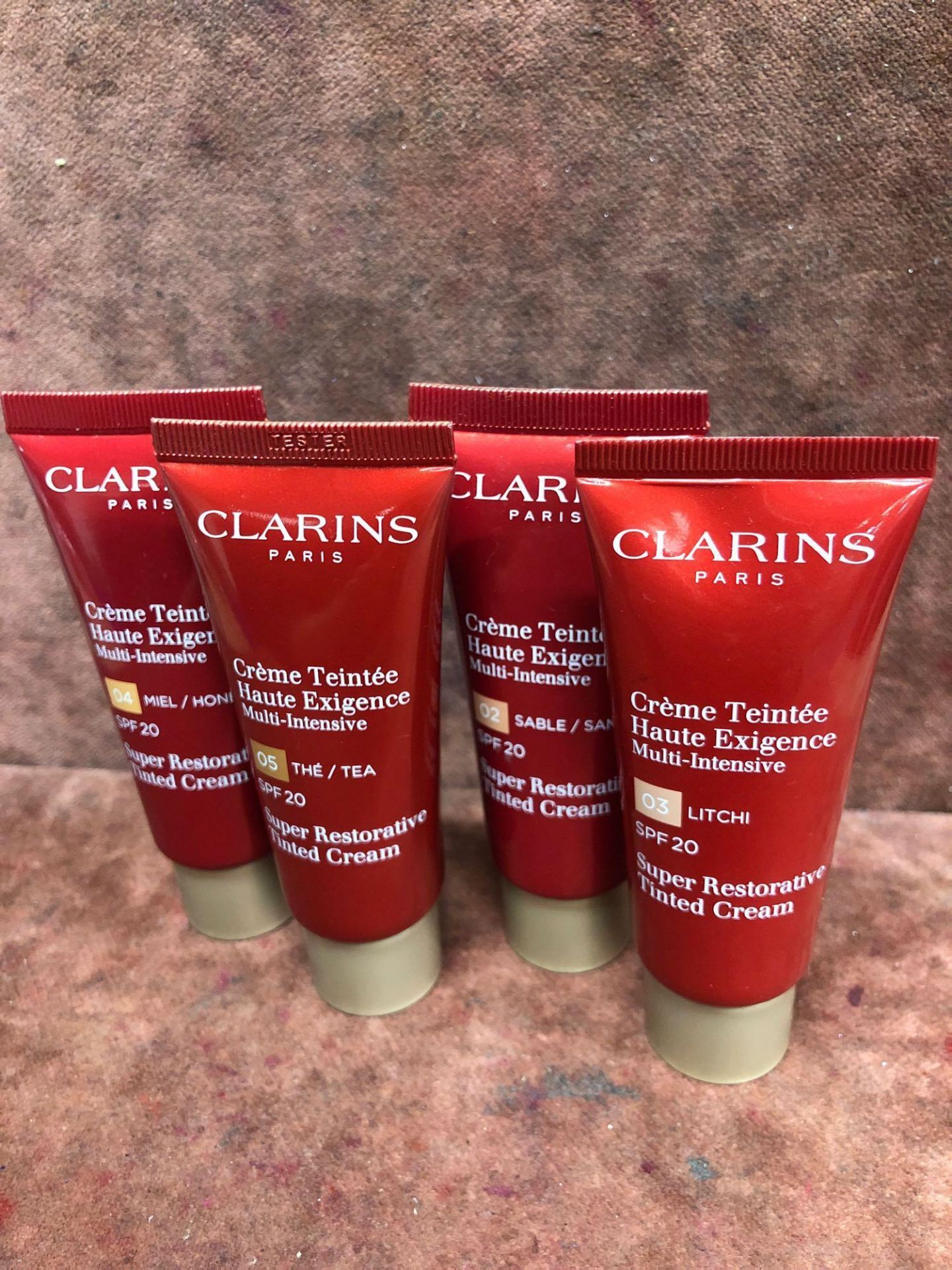 (Jb) RRP £180 Lot To Contain 4 Testers Of 40Ml Clarins Super Restorative Tinted Cream In Assorted Sh