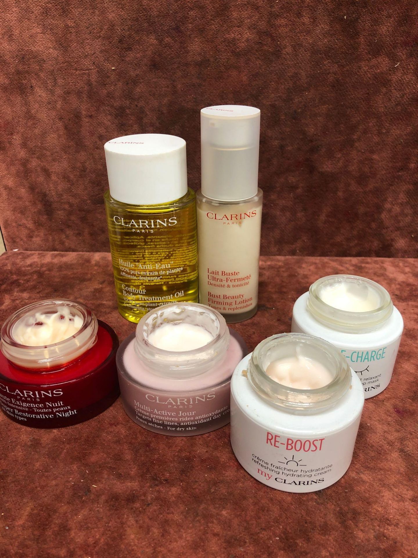 (Jb) RRP £180 Lot To Contain 6 Testers Of Assorted Premium Clarins Products To Include 50Ml Super Re