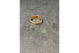 RRP £1100 18ct Rose Gold Gents Wedding Ring With Black Planished Finish Around The Centre