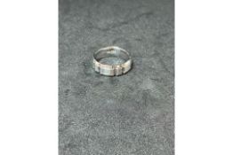 RRP £1100 18ct White Gold Gents Diamond Cut Design Wedding Ring (Appraisals Available On Request) (