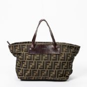 RRP £1250 Fendi Brown/Black Zip Tote Handbag AAN2287 Grade A (Please Contact Us Direct For Shipping,