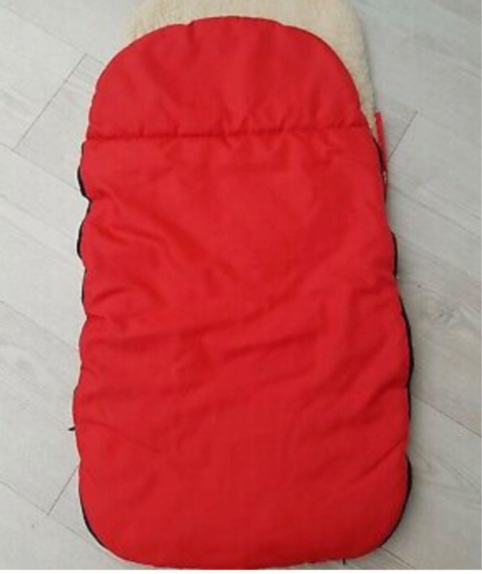 (Ar) RRP £130 Boxed Your Baby Quantity Of 13 Foot Muffs In Colour Red.