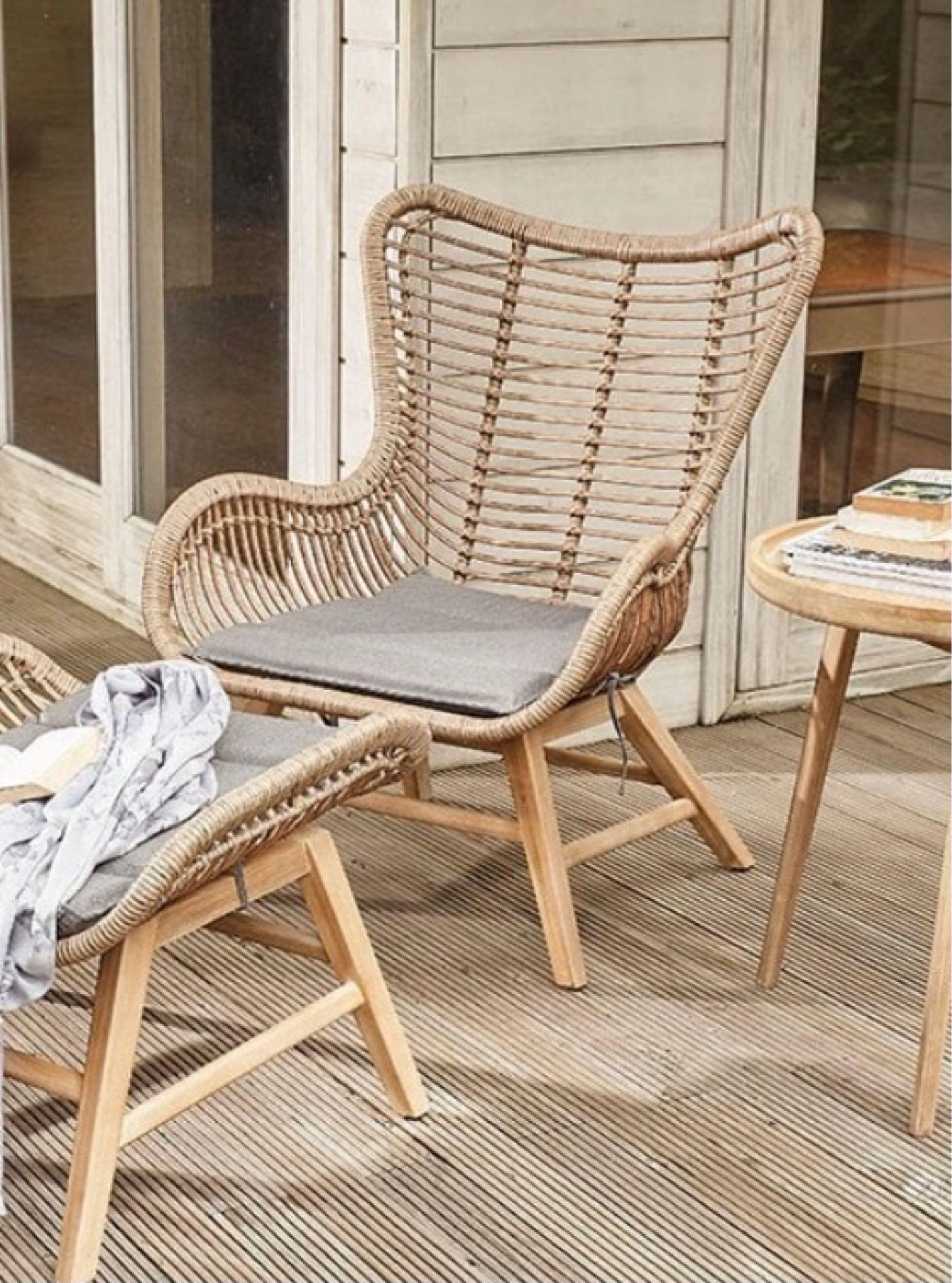 RRP £240 Boxed Natural Rattan Garden Chair With Cushion