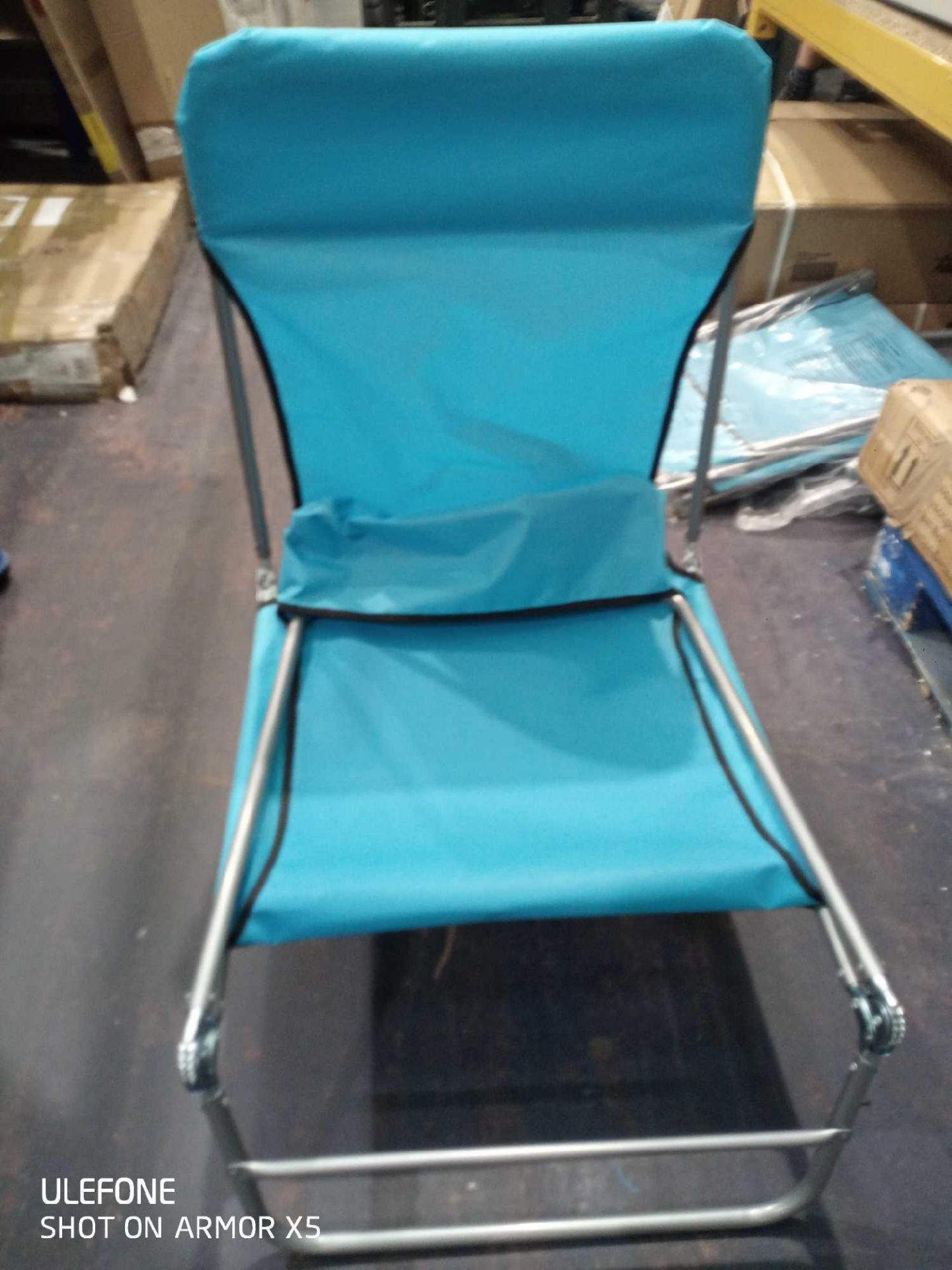 RRP £160 Lot To Contain 4 Assorted Multi Position Grey And Blue Garden Chairs - Image 2 of 2