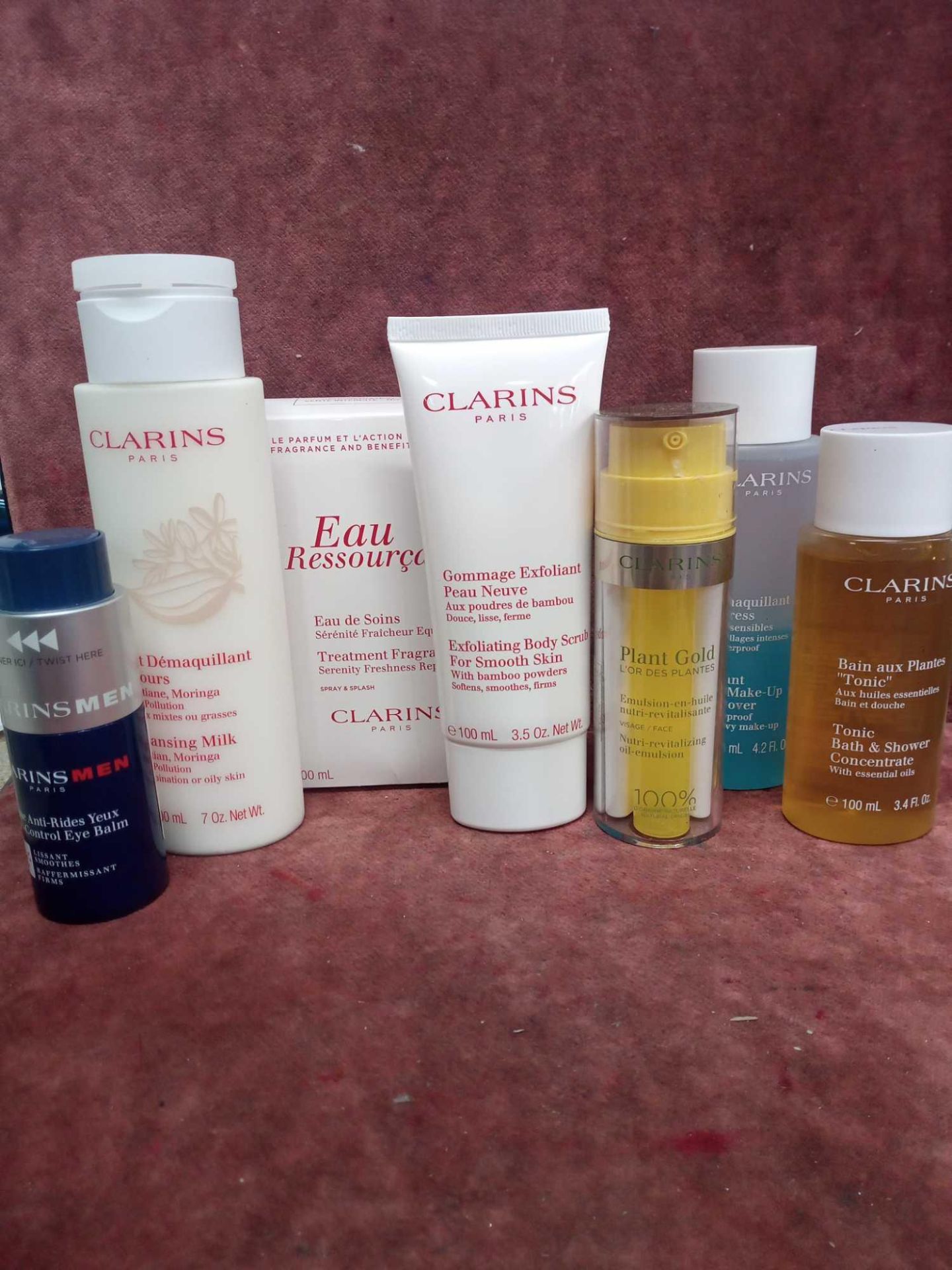 (Jb) RRP £215 Lot To Contain 7 Testers Of Assorted Premium Clarins Products To Include 100Ml Exfolia