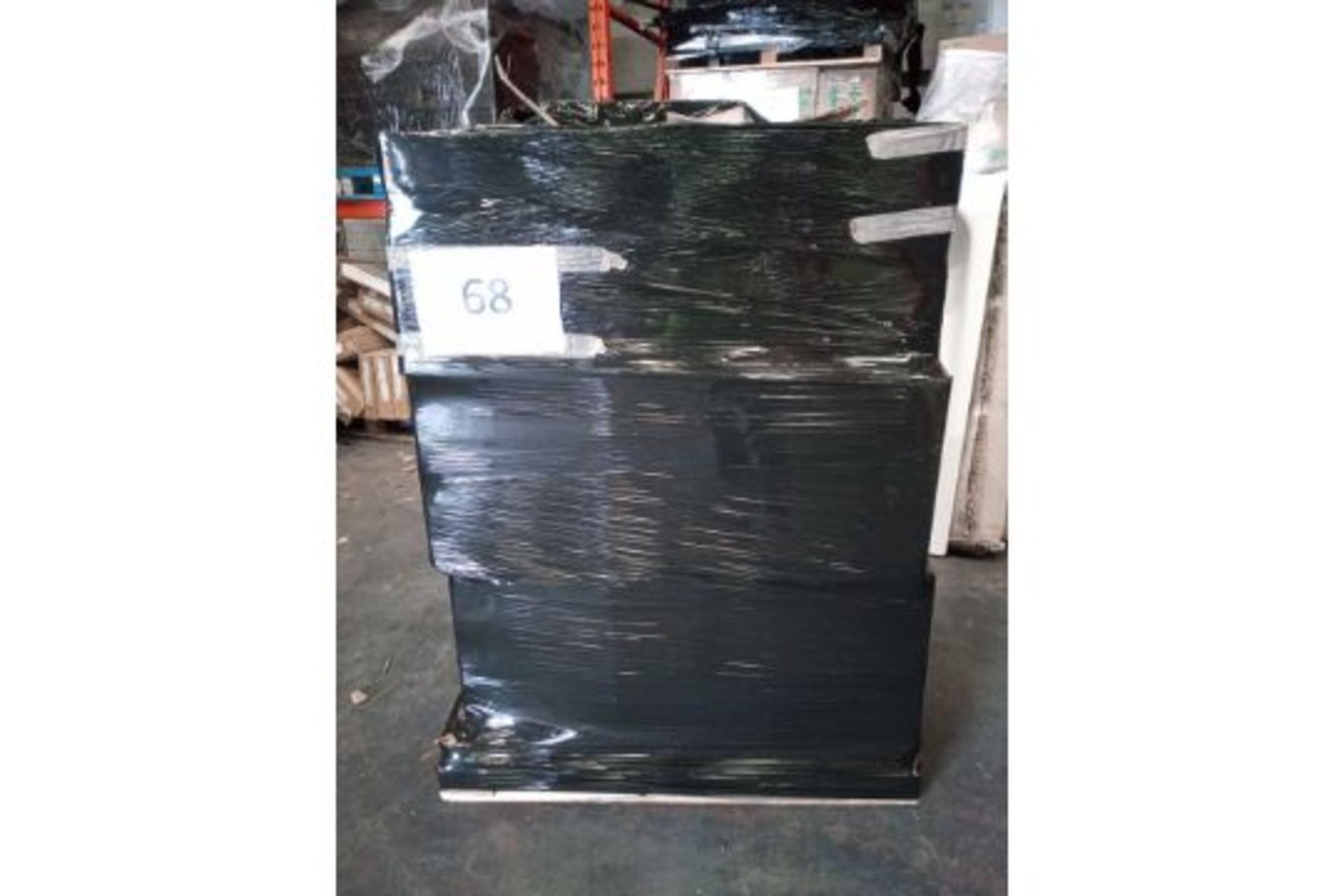 Combined RRP £2500 Pallet To Contain Bulk Lot Of 'Kiss' Wall Clocks