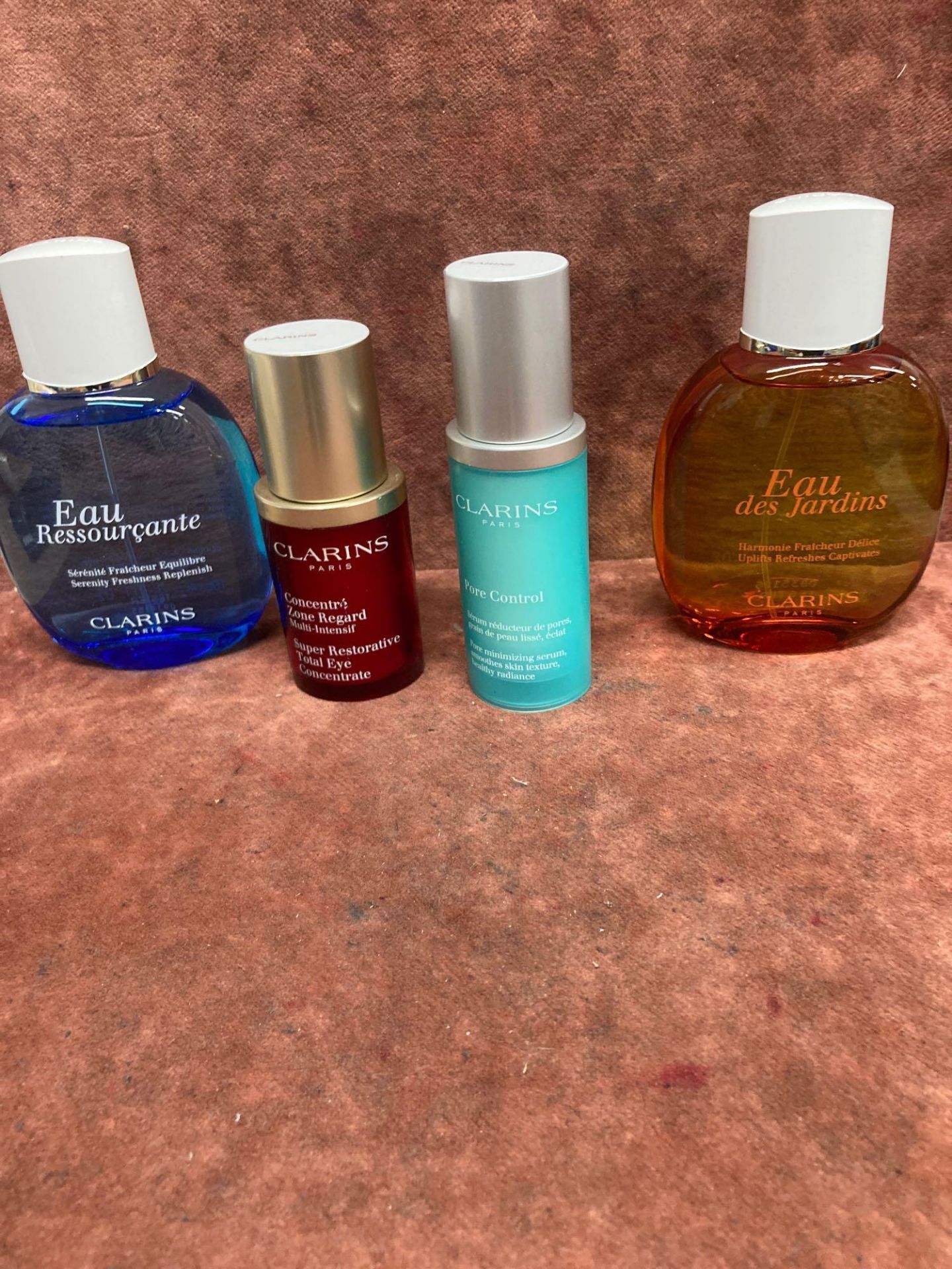 (Jb) RRP £190 Lot To Contain 4 Testers Of Assorted Premium Clarins Products To Include 15Ml Super Re
