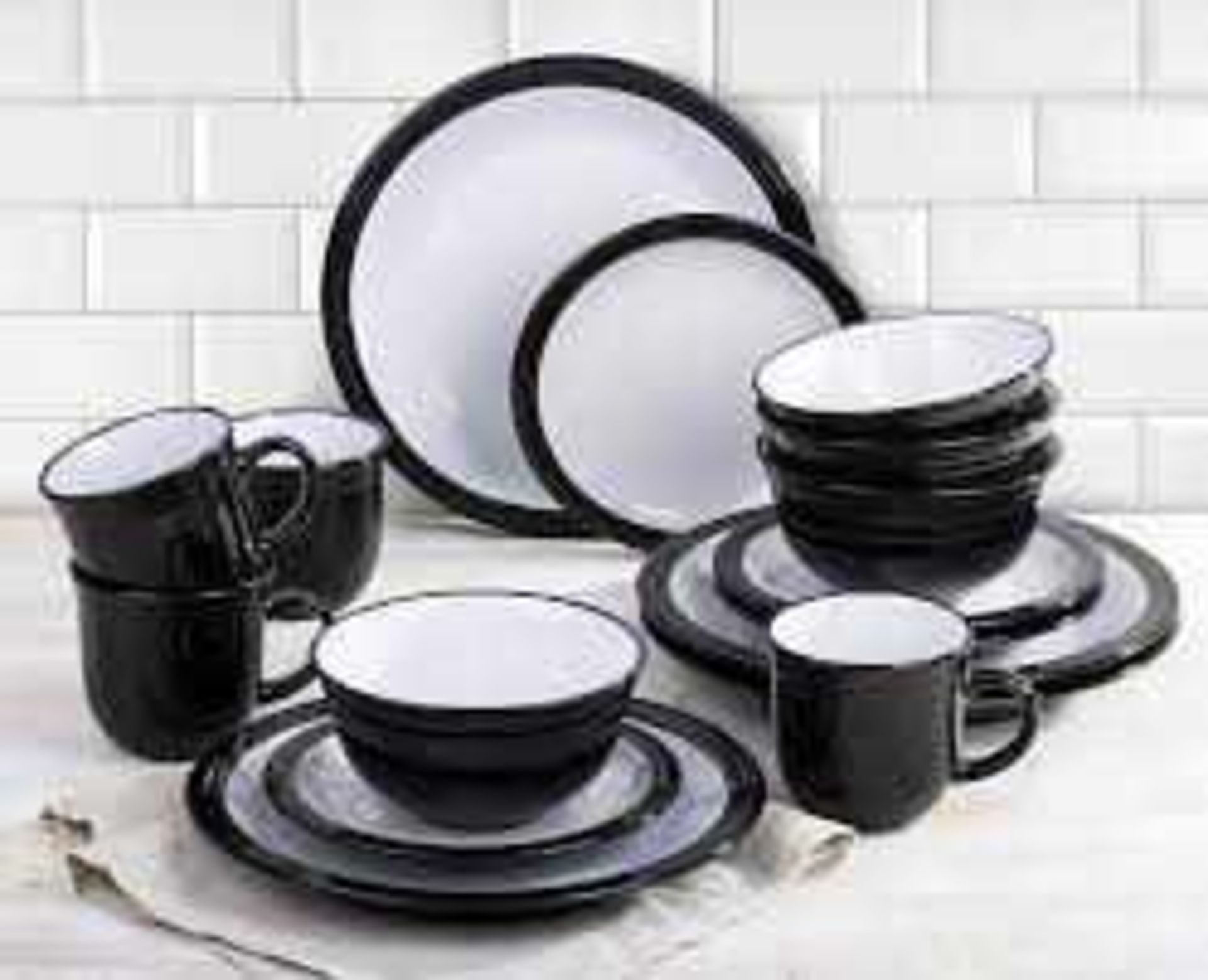 RRP £70 Boxed Camden 16Piece Black And White Dinner Set