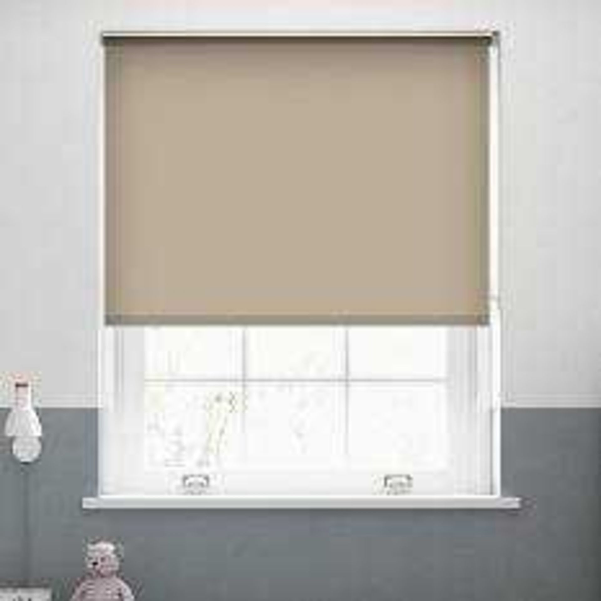 Combined RRP £110 Lot To Contain 4 Blackout Roller Blinds In Beige