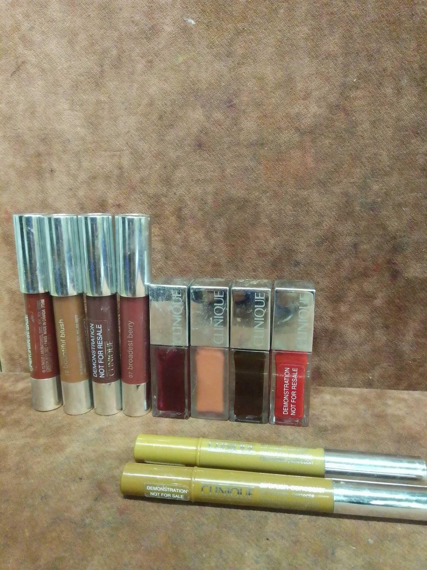 (Jb ) RRP £185 Lot To Contain 10 Testers Of Assorted Premium Clinique Products To Include Lip Glosse